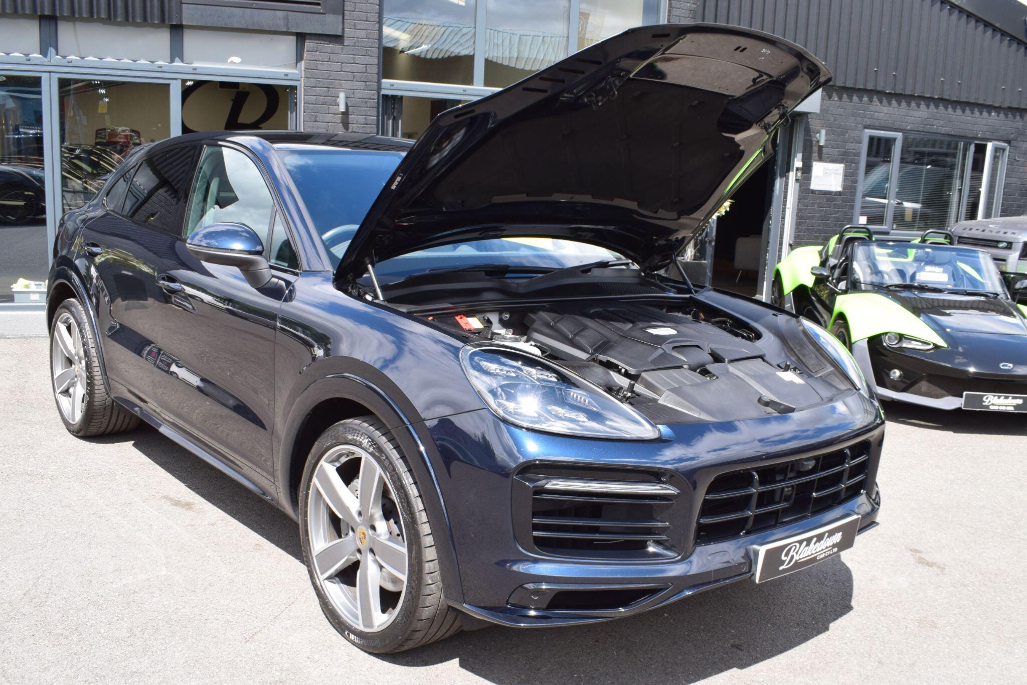 Porsche Cayenne view 32