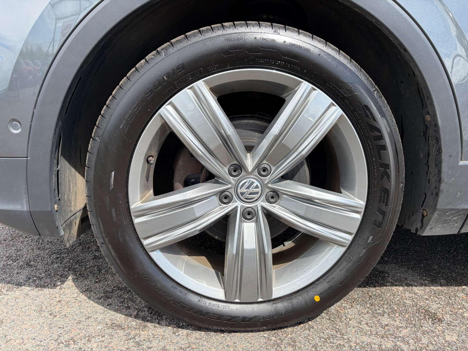 Volkswagen Tiguan view 11