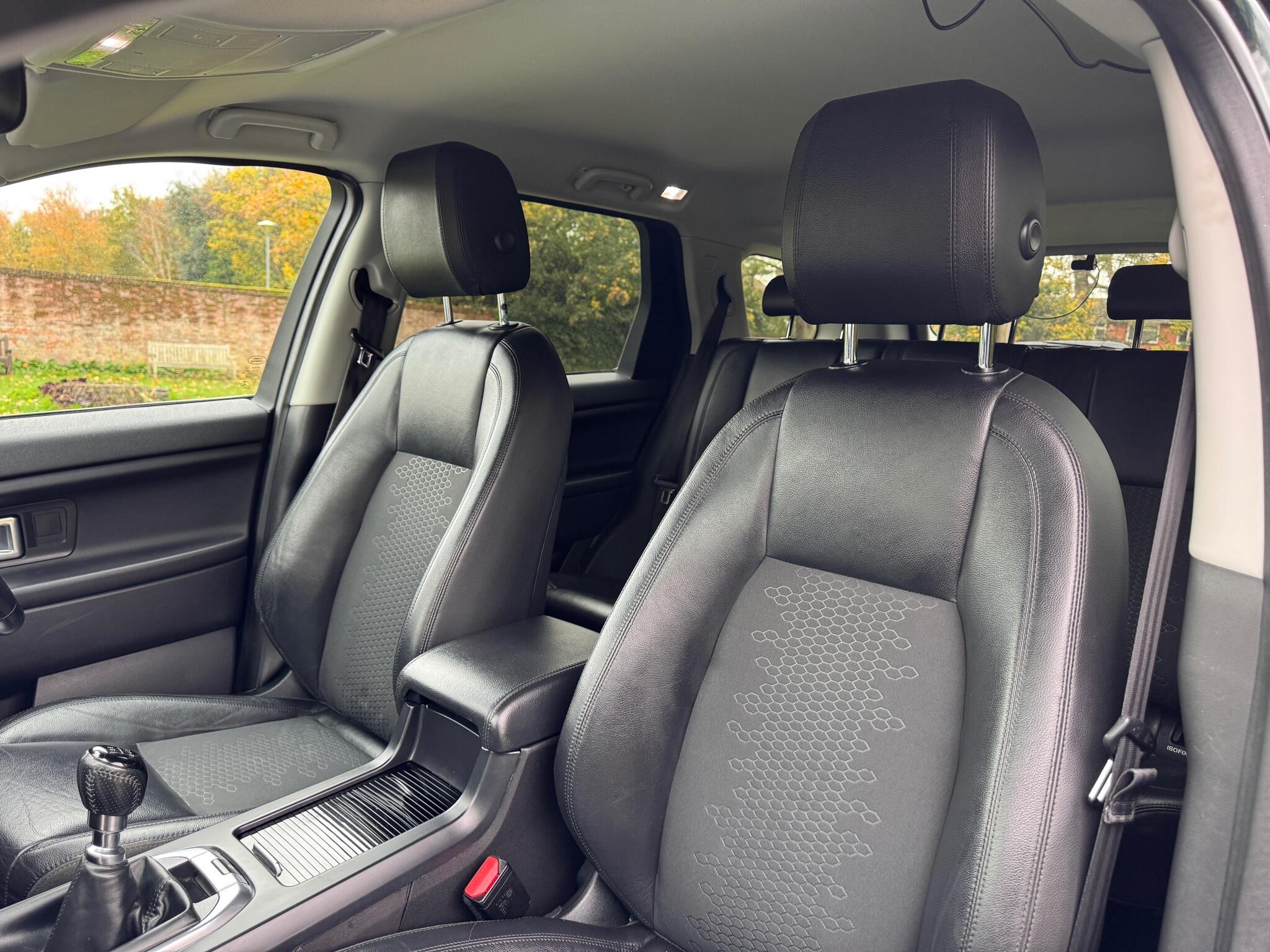 2016 Land Rover Discovery Sport 2.0 TD4 SE Tech 4WD Euro 6 (s/s) 5dr (5 Seat) • 100,000 miles image 37