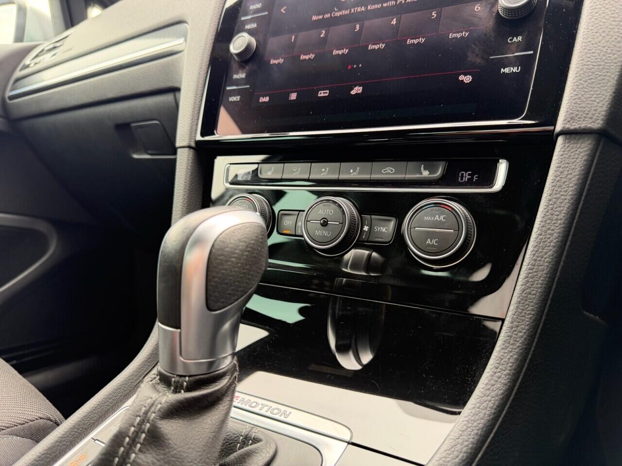 Volkswagen Golf view 21