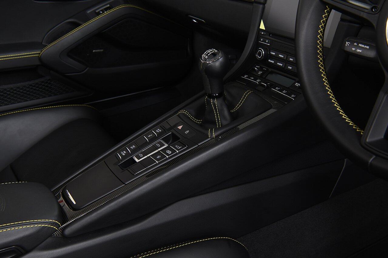 Porsche 911 view 18