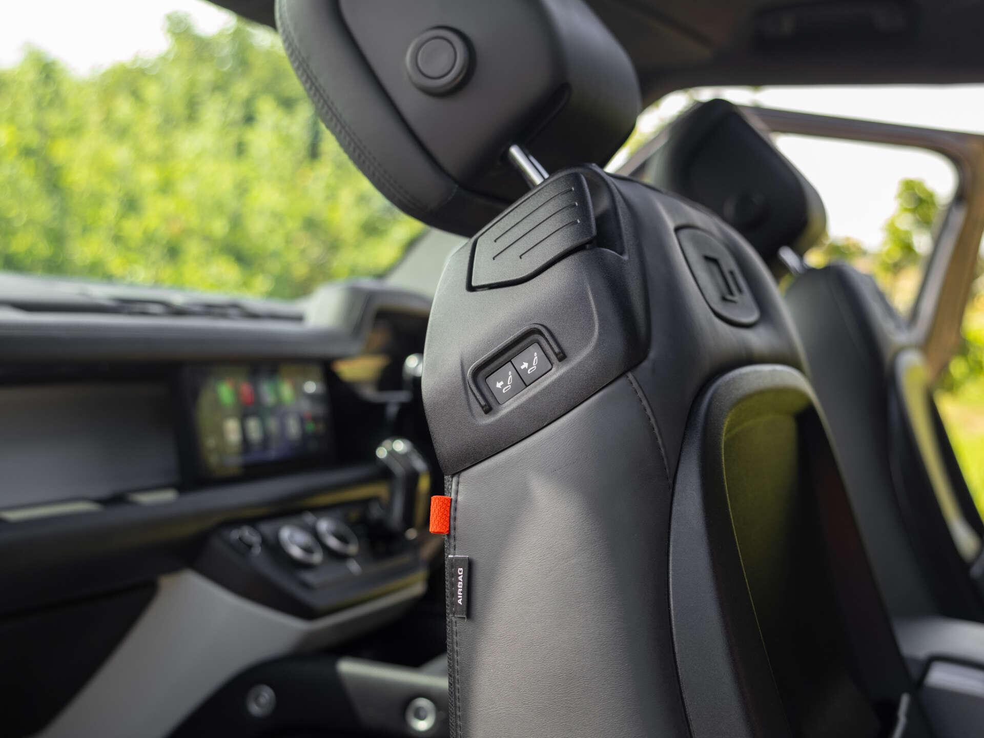 Land Rover Defender view 27