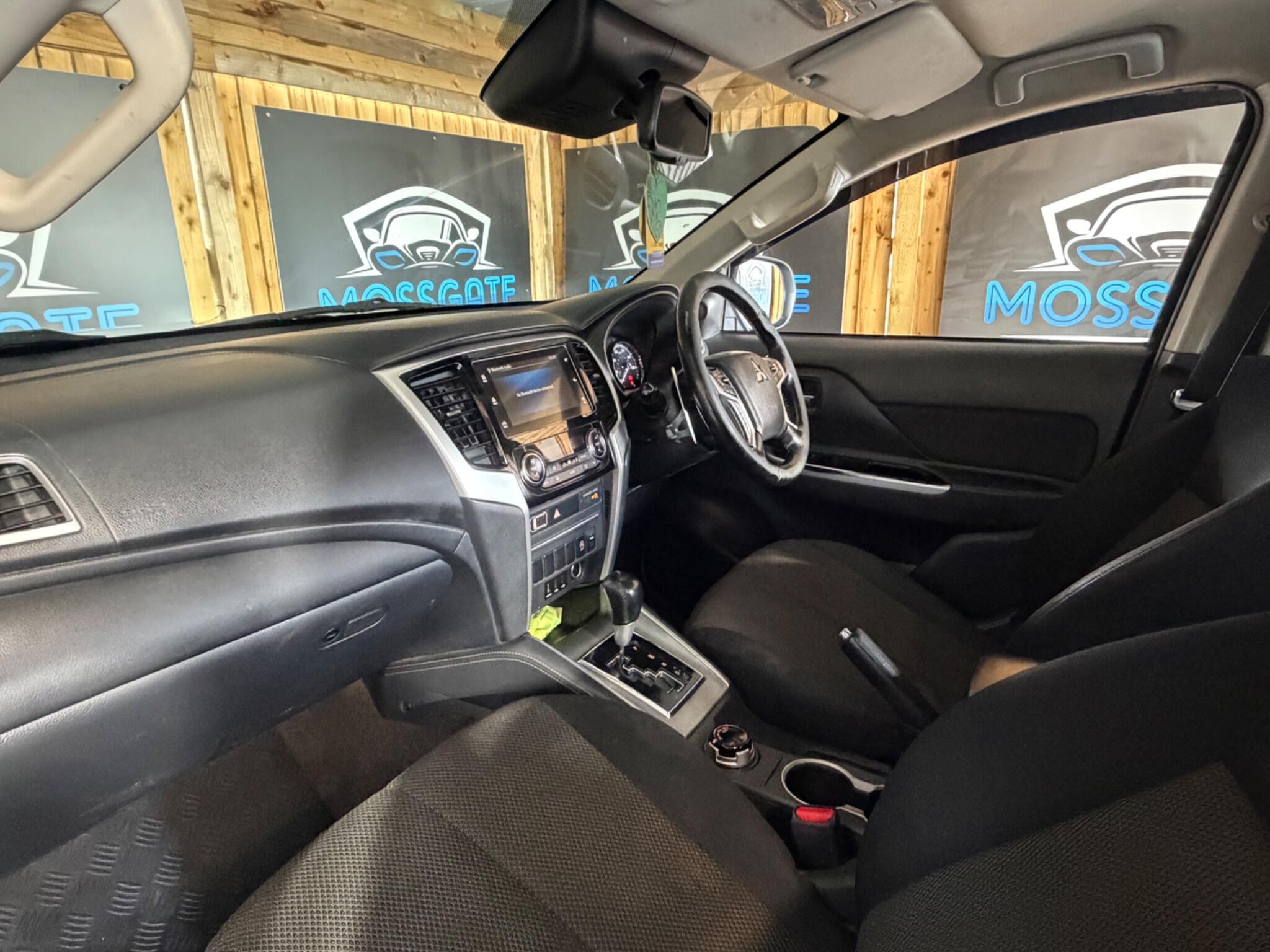 Mitsubishi L200 view 14