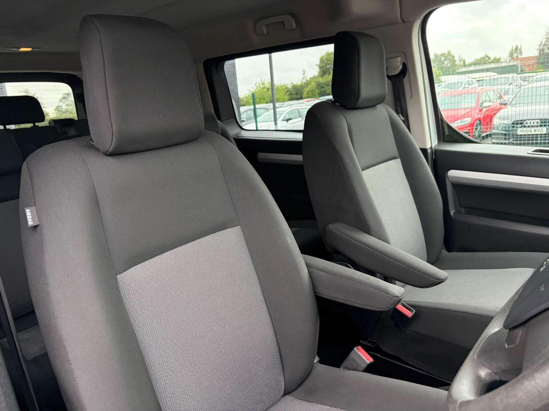 Peugeot Traveller view 37