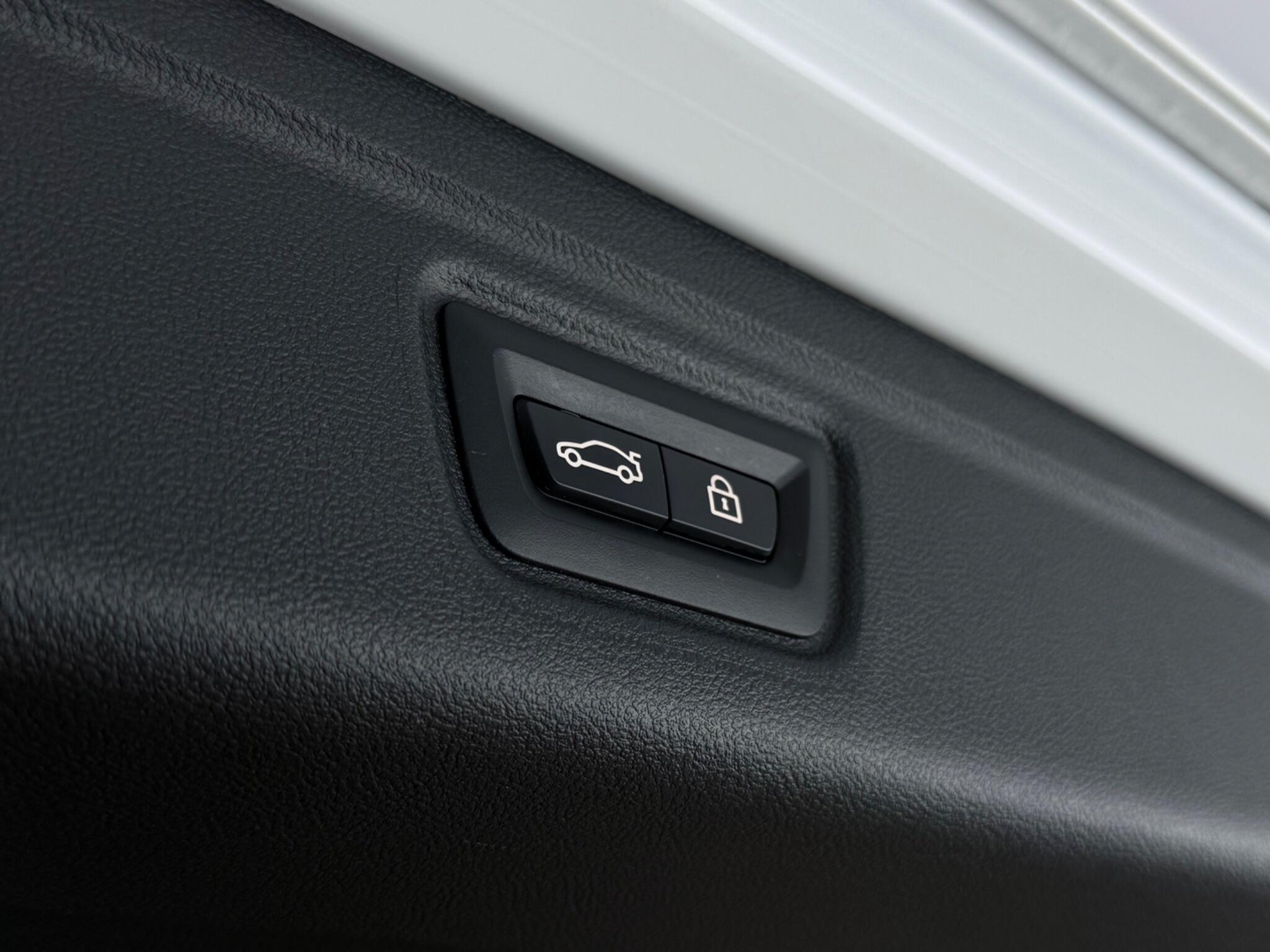BMW 3 Series view 11
