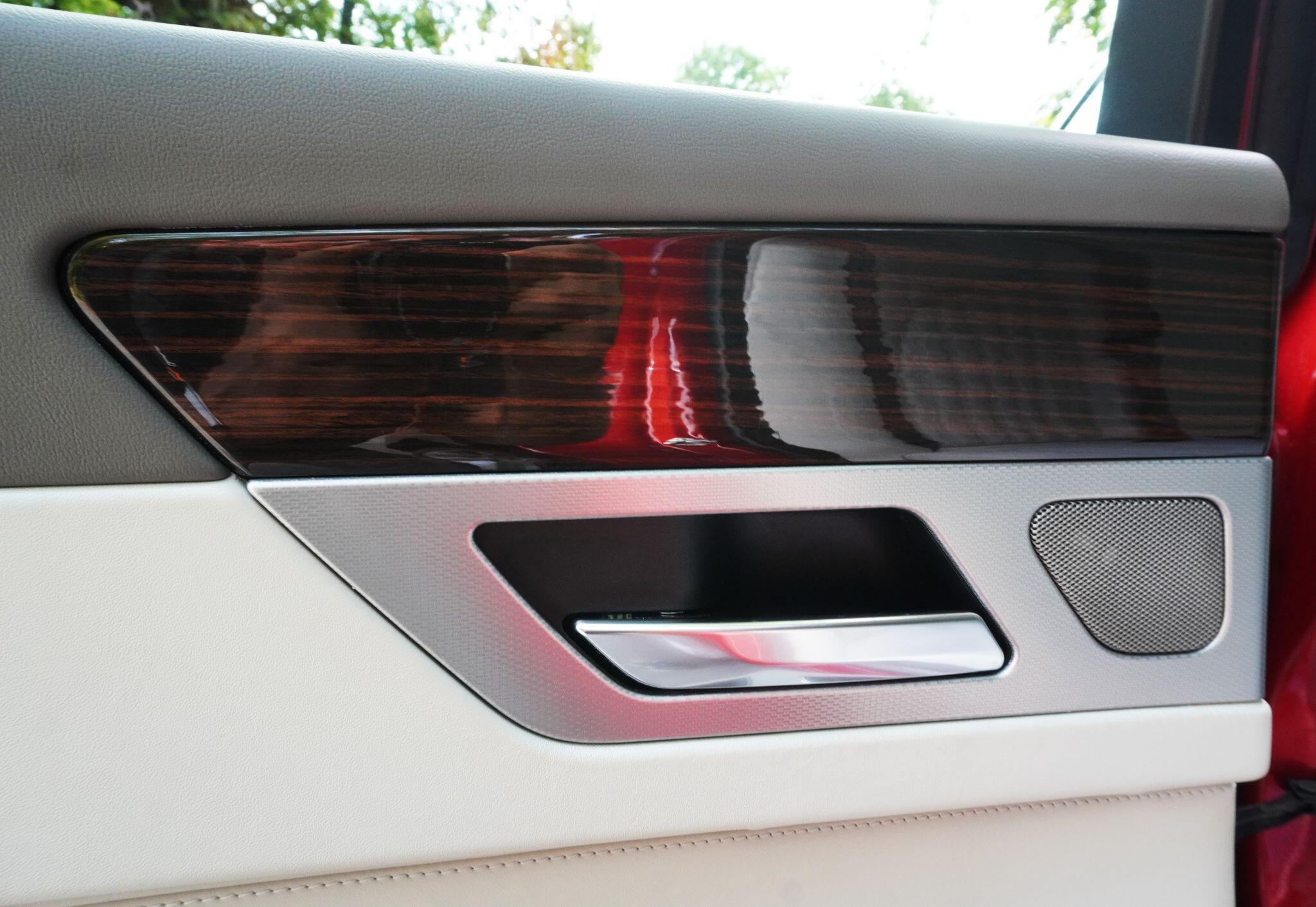 Jaguar XF view 59