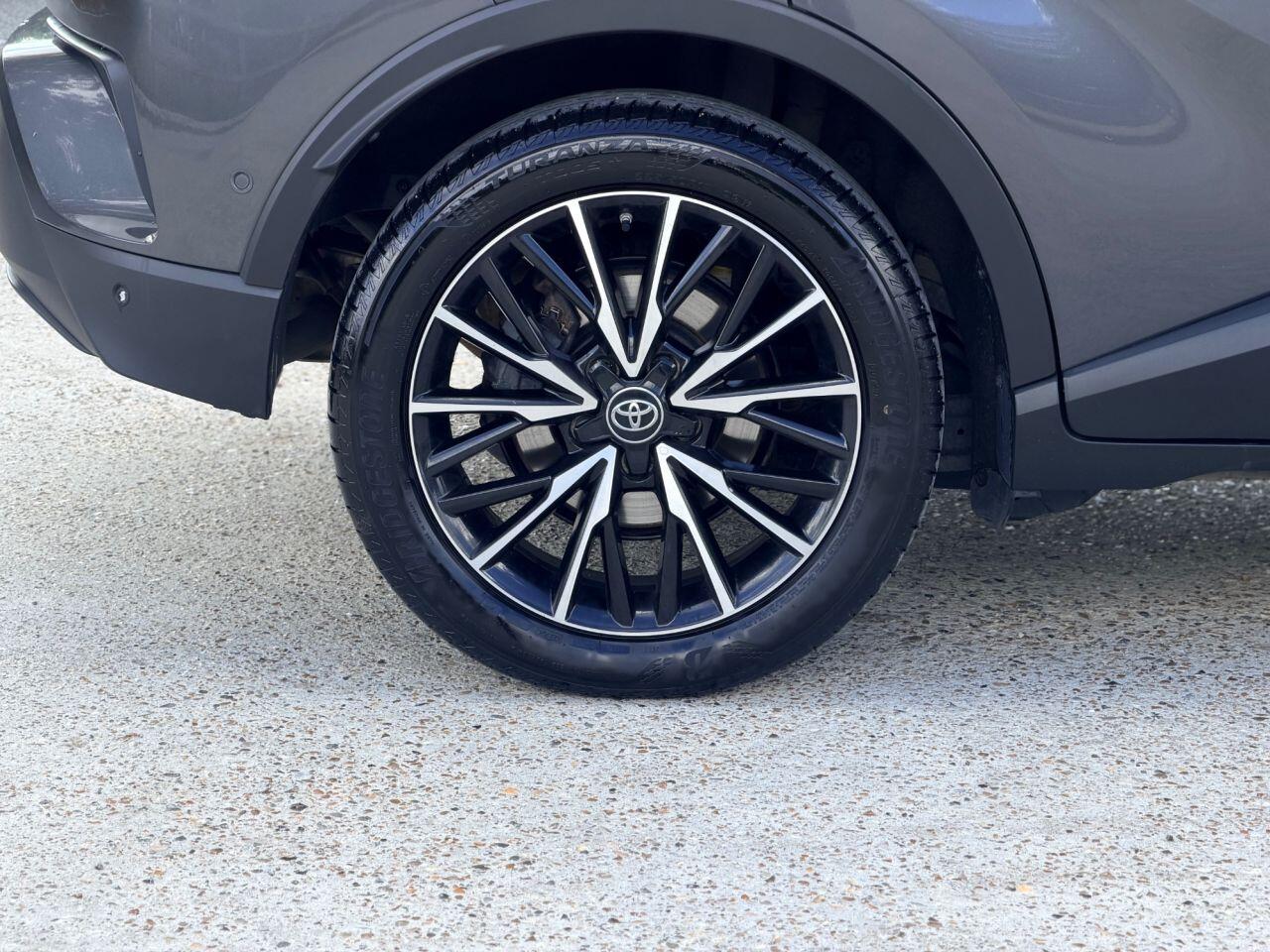 Toyota C-HR view 13