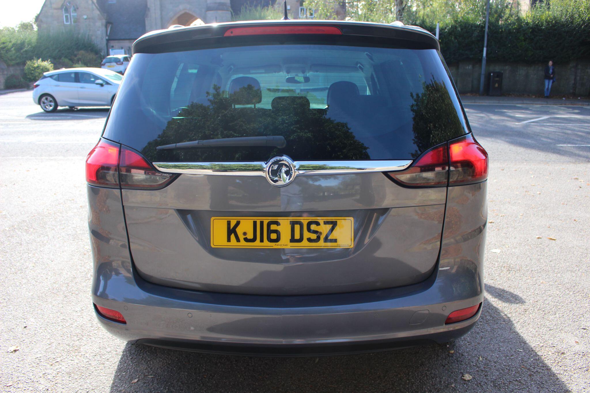Vauxhall Zafira Tourer view 4