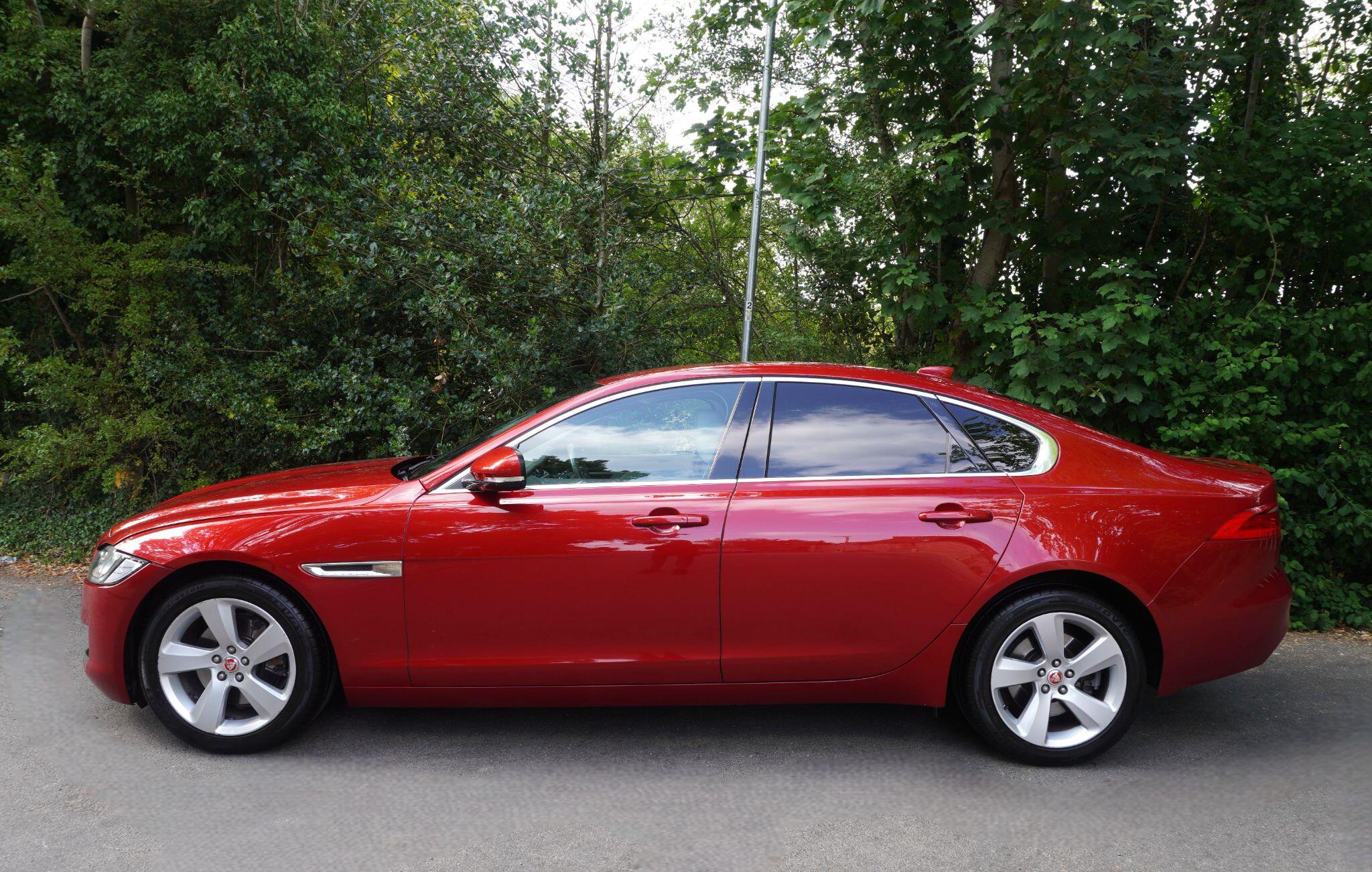 Jaguar XF view 4