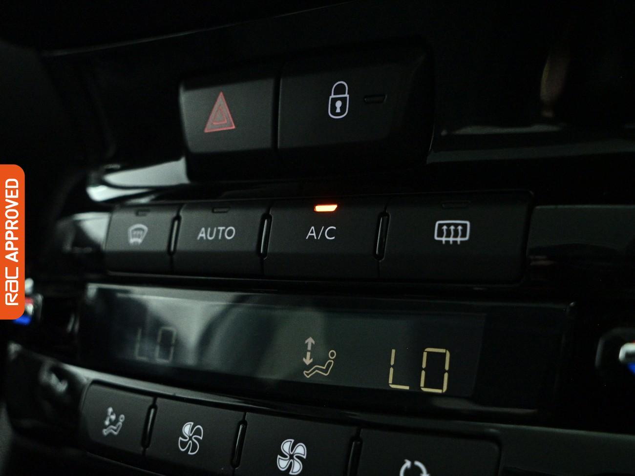 Peugeot 208 view 23