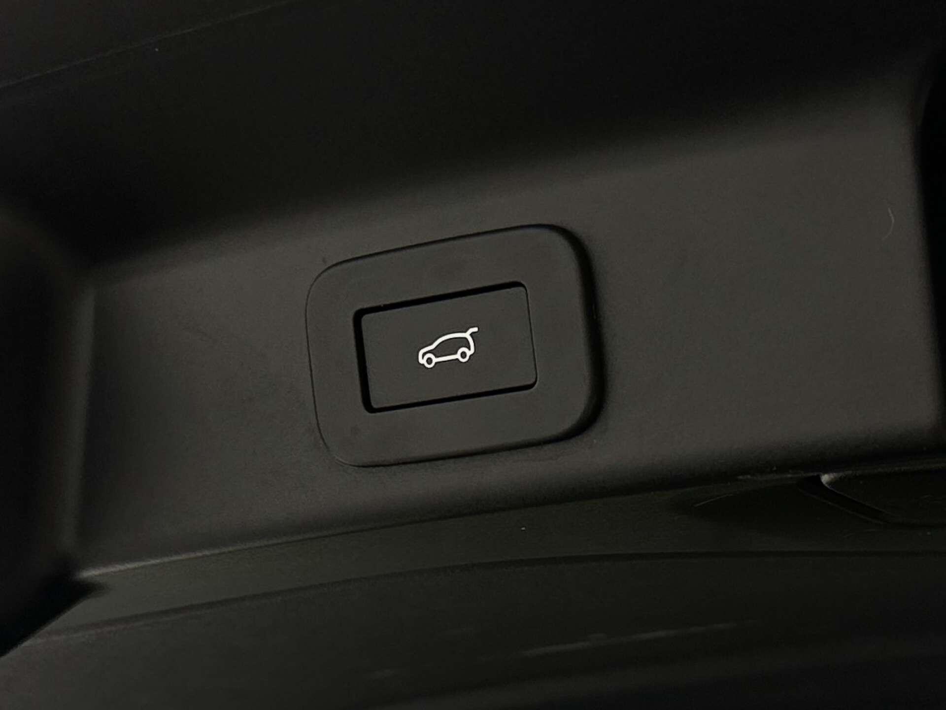 Jaguar F-Pace view 27