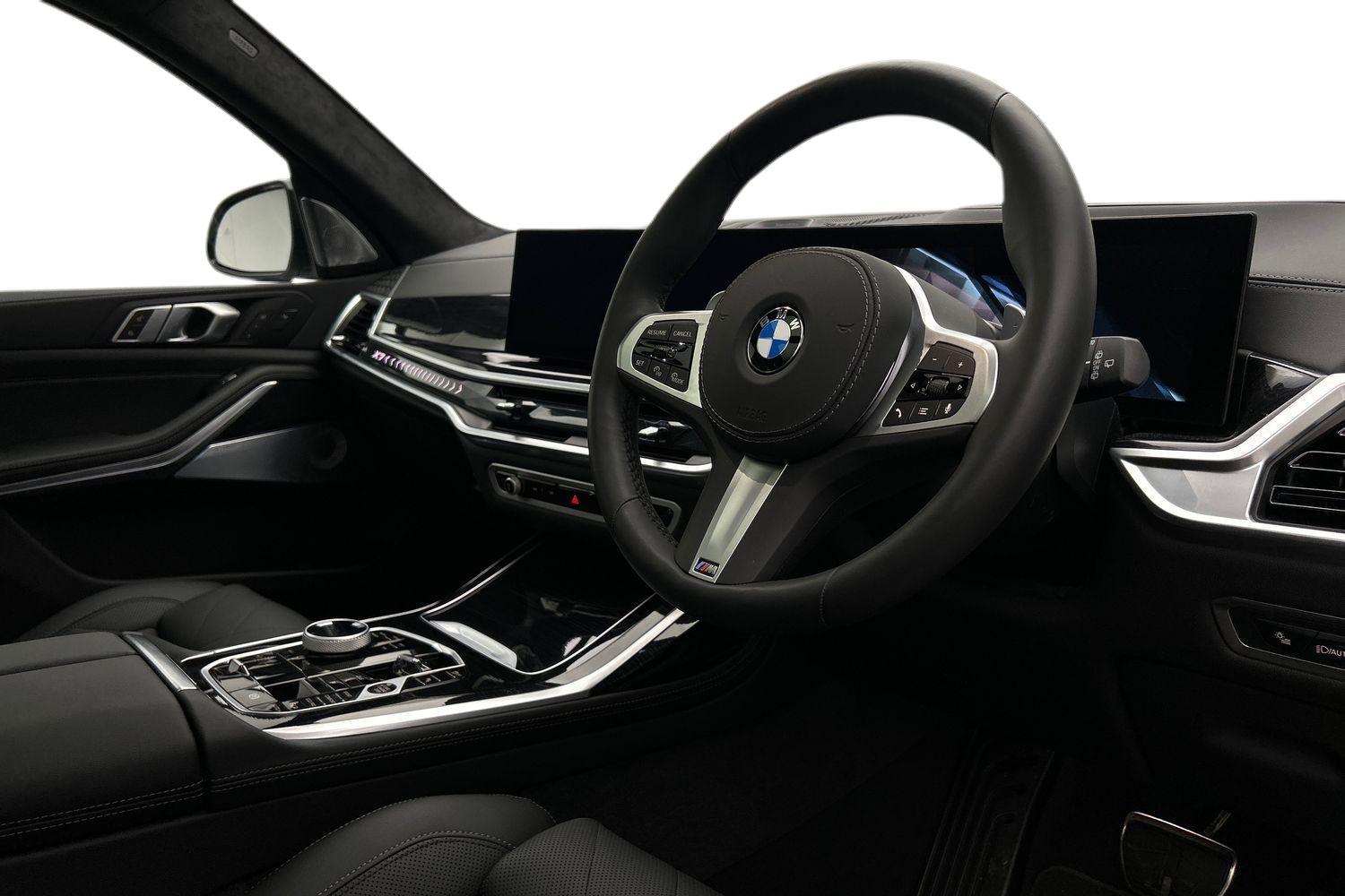 BMW X7 view 7