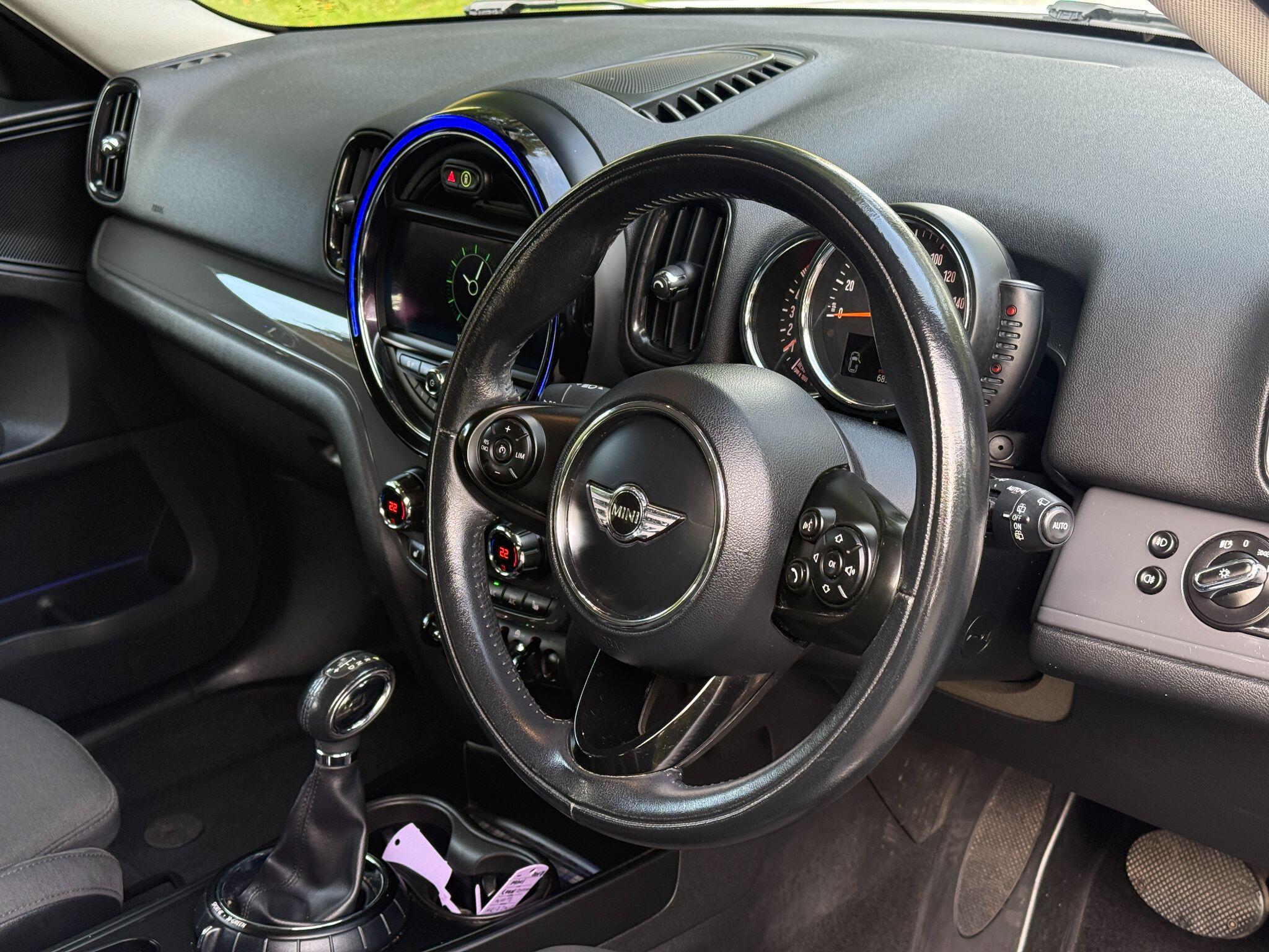 Mini Countryman view 32