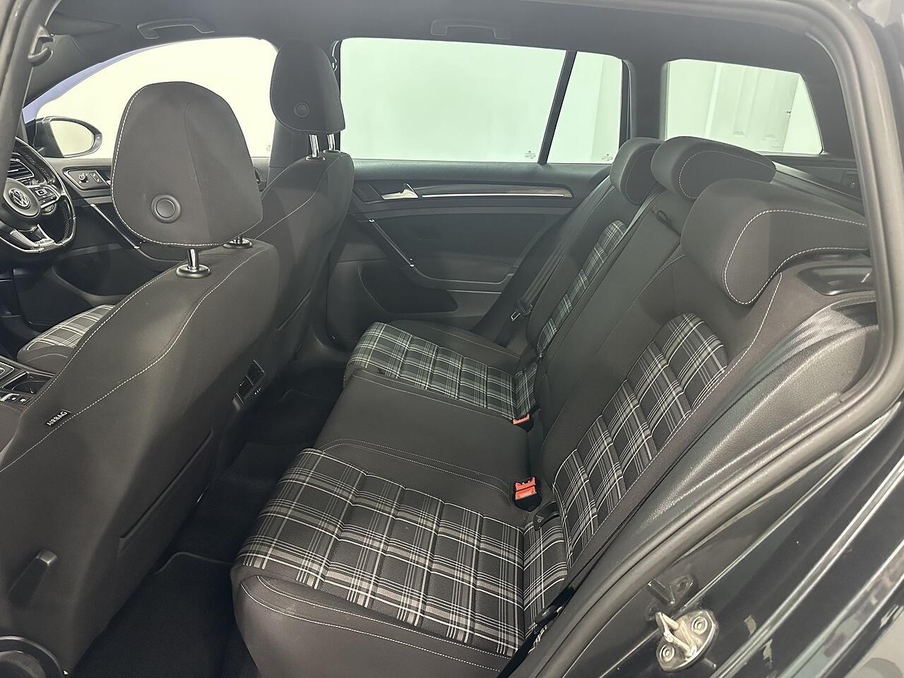 Volkswagen Golf view 22