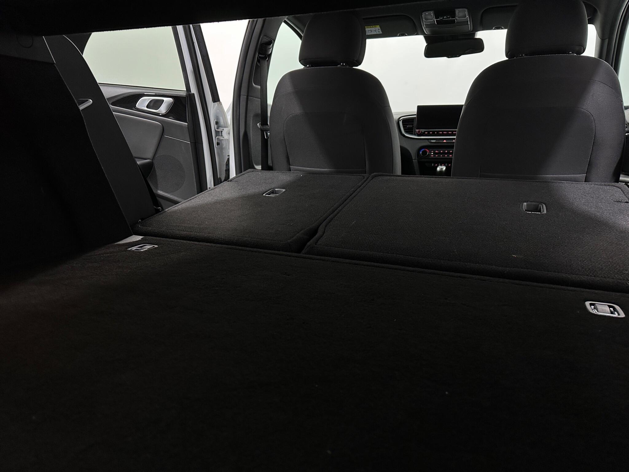 Kia Ceed view 45