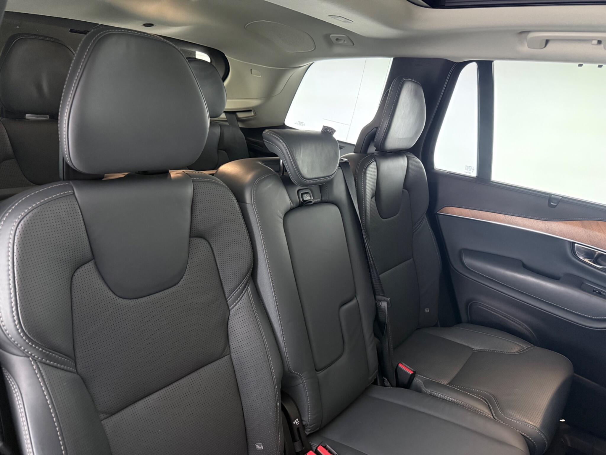 Volvo XC90 view 37