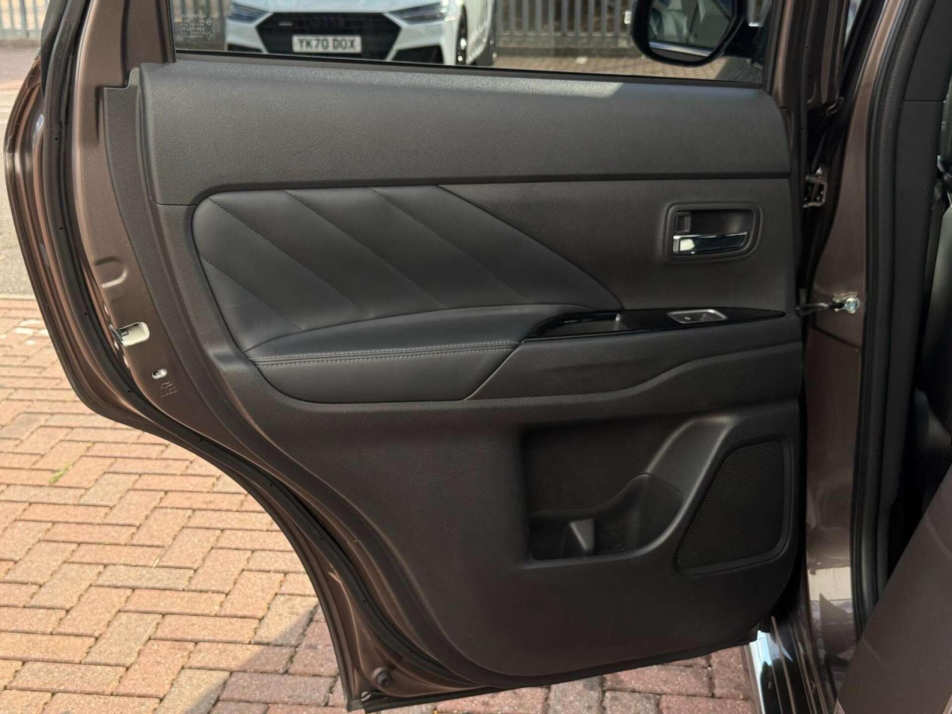 Mitsubishi Outlander view 40