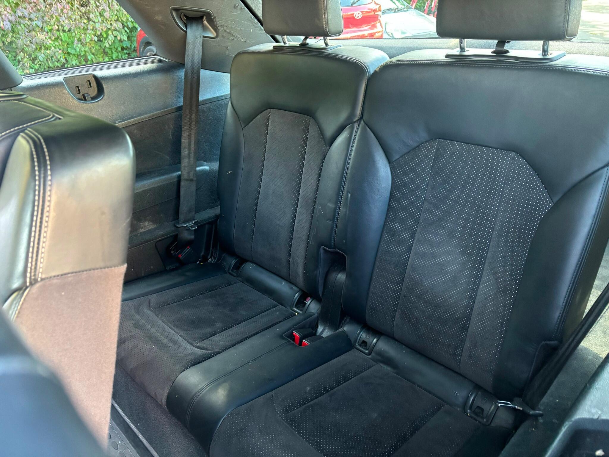 Audi Q7 view 5