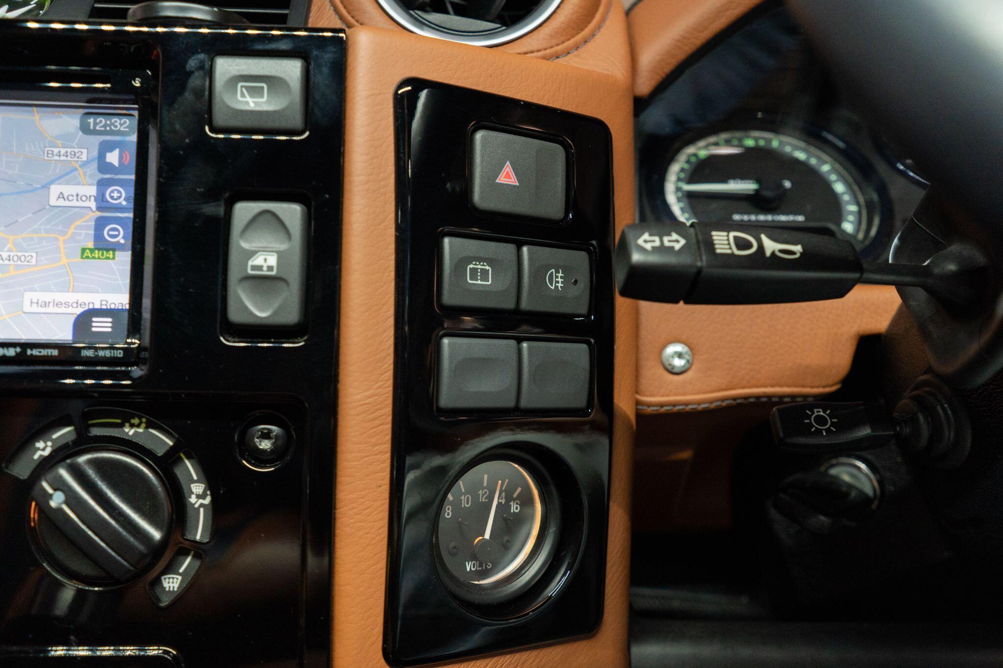 Land Rover Defender view 24