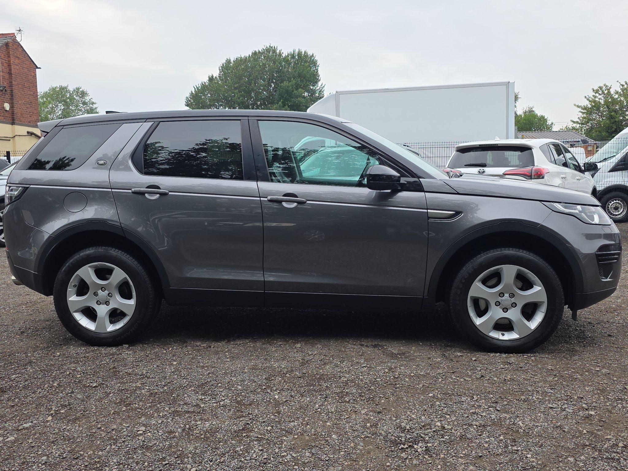 2017 Land Rover Discovery Sport 2.0 TD4 SE 4WD Euro 6 (s/s) 5dr (5 Seat) • 60,214 miles image 9