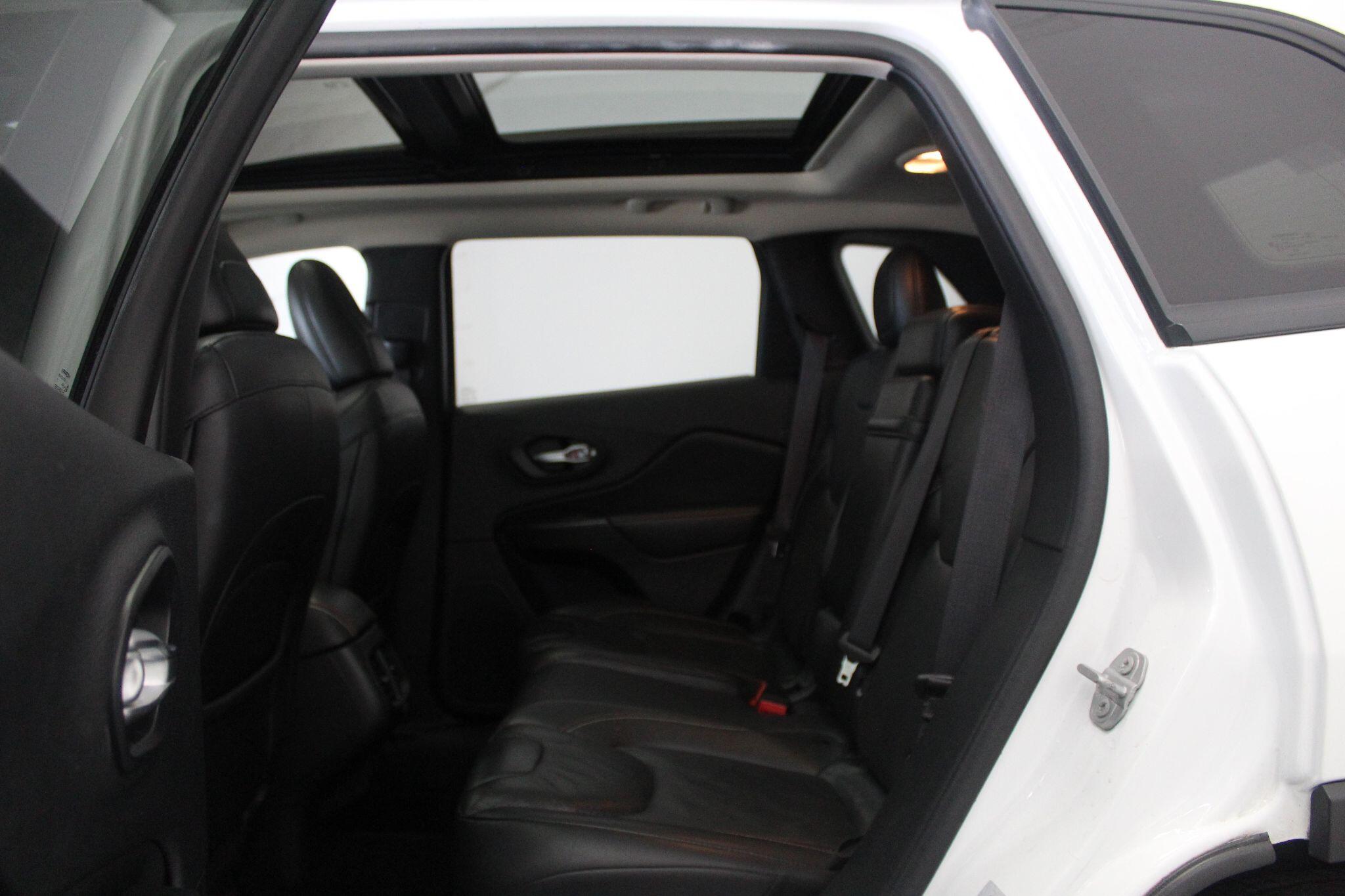 Jeep Cherokee view 55
