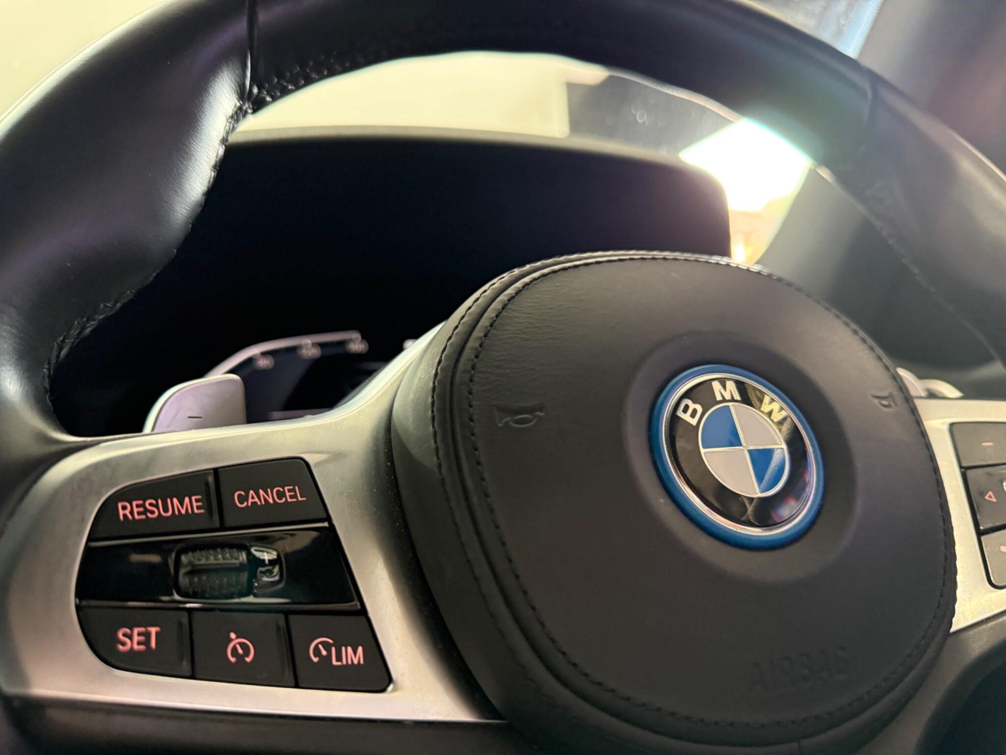 BMW 3 Series view 18