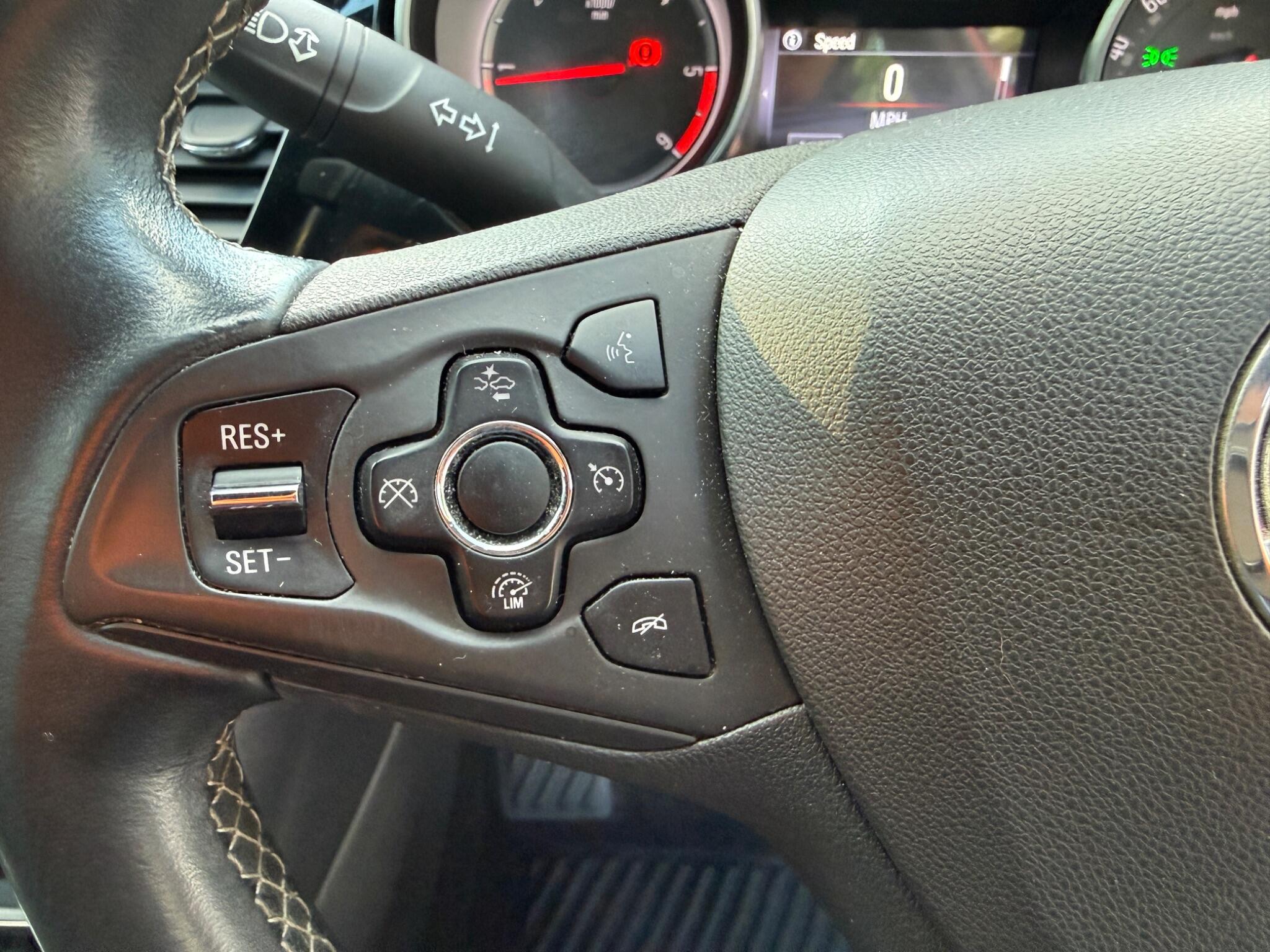 2017 Vauxhall Astra image 22