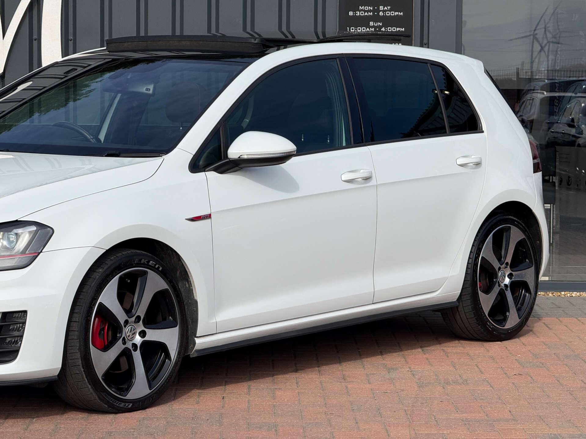 Volkswagen Golf view 3
