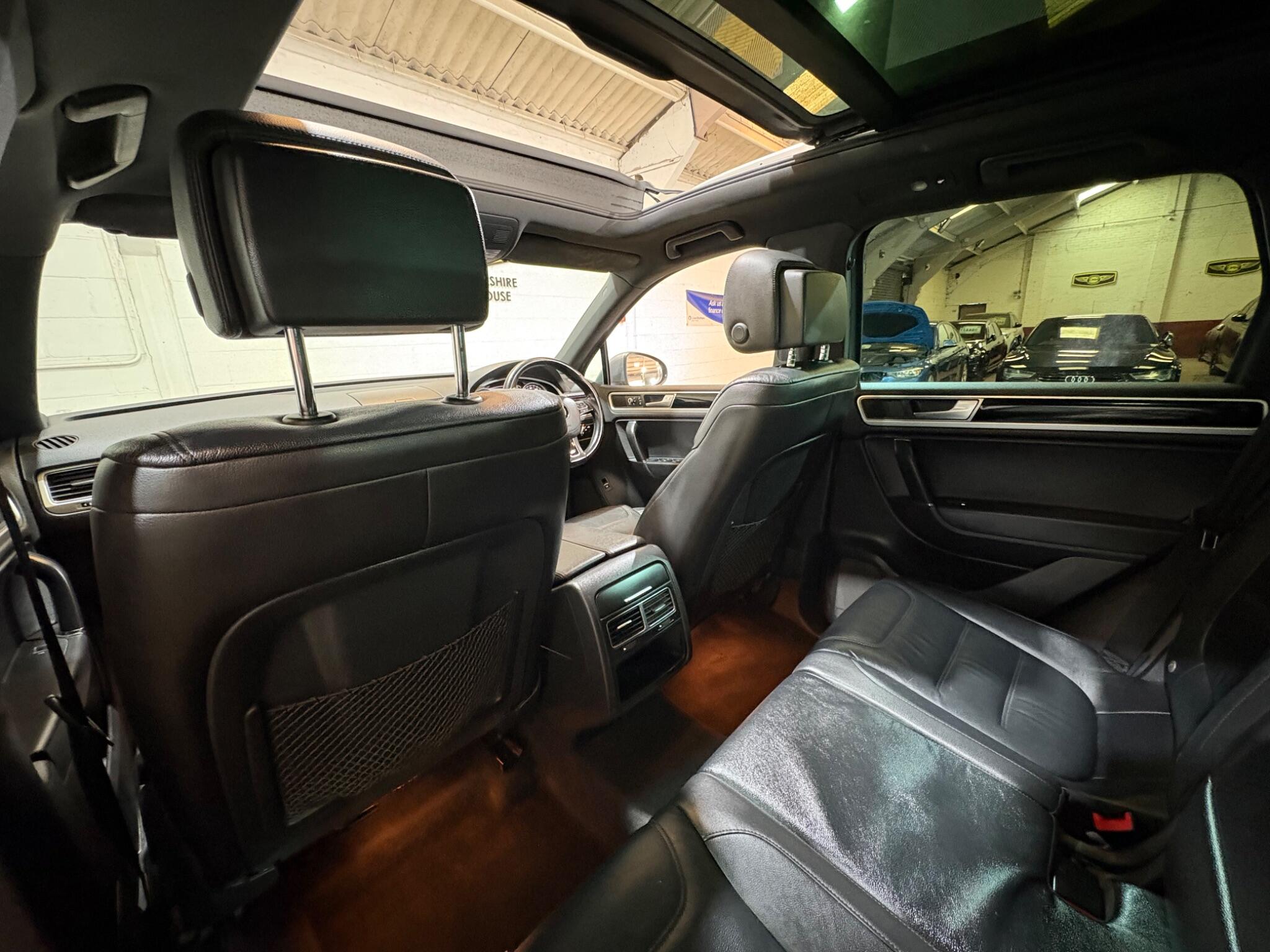 Volkswagen Touareg view 83
