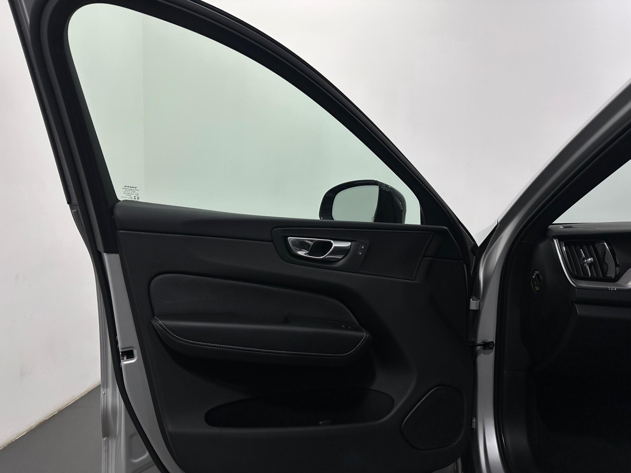 Volvo XC60 view 35