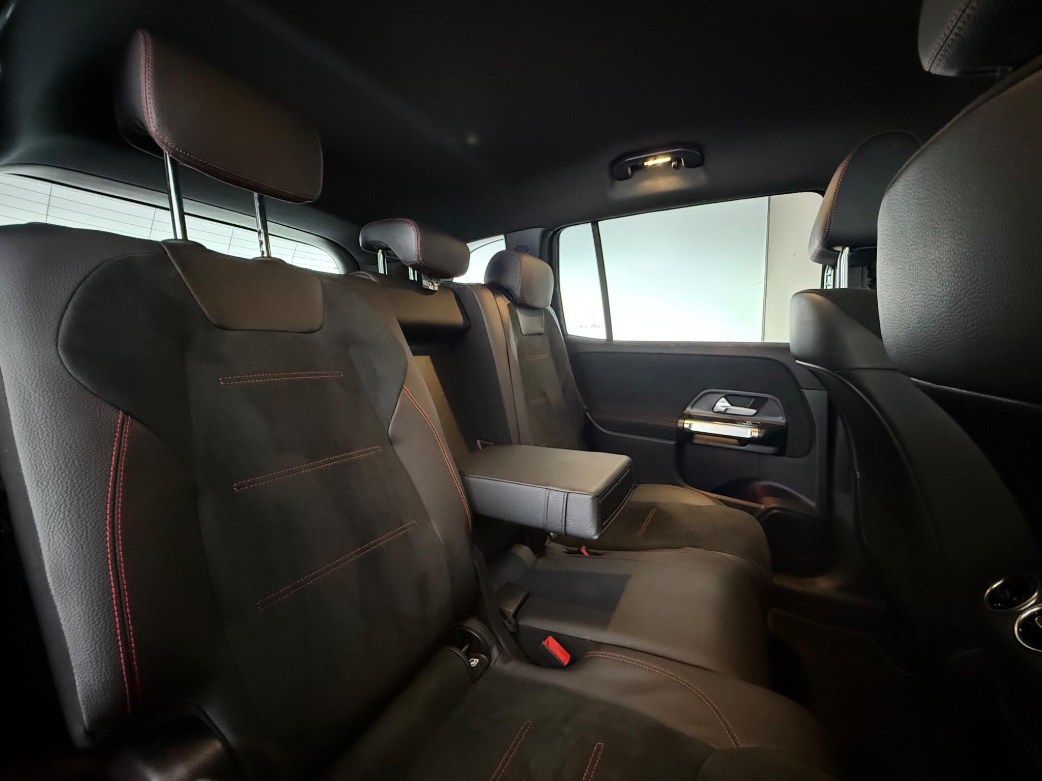 Mercedes-Benz GLB view 41