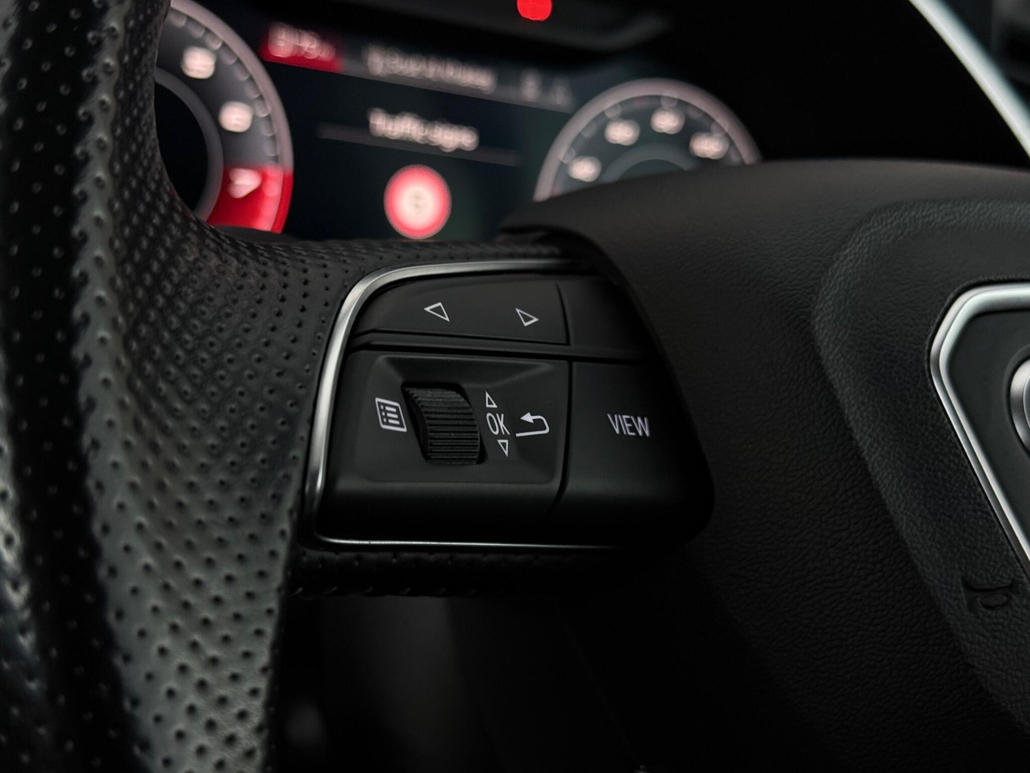 Audi Q3 view 15