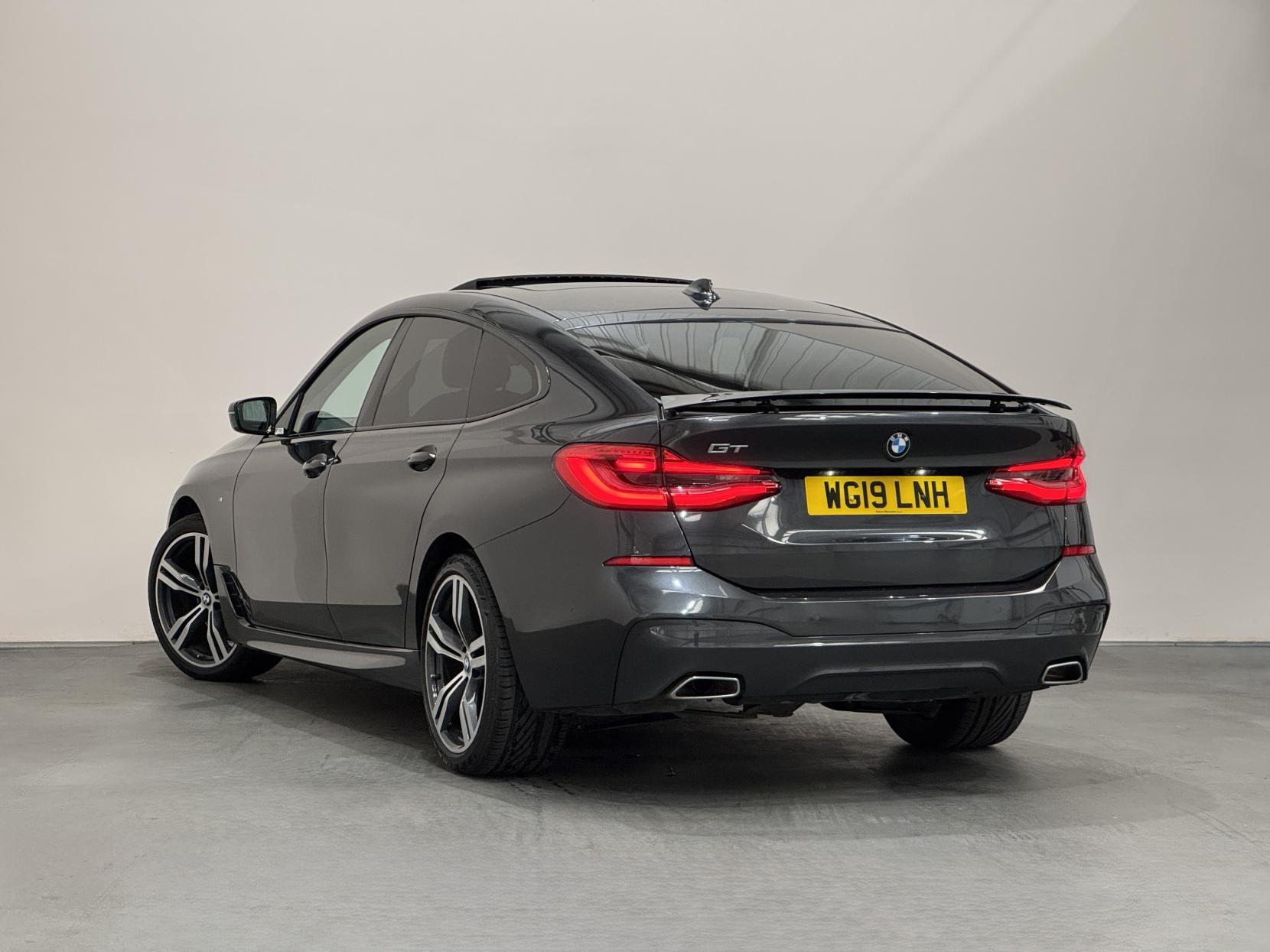 BMW 6 Series view 10
