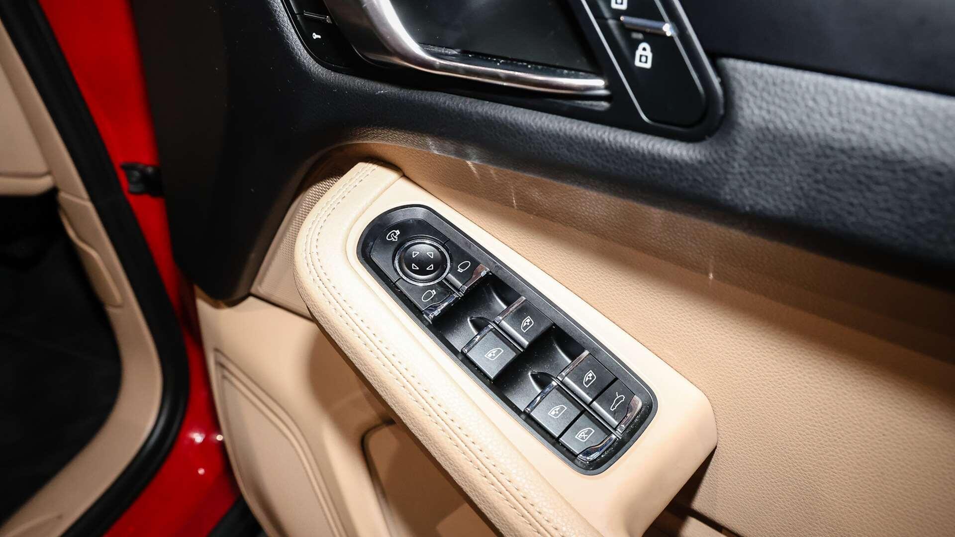 Porsche Macan view 24