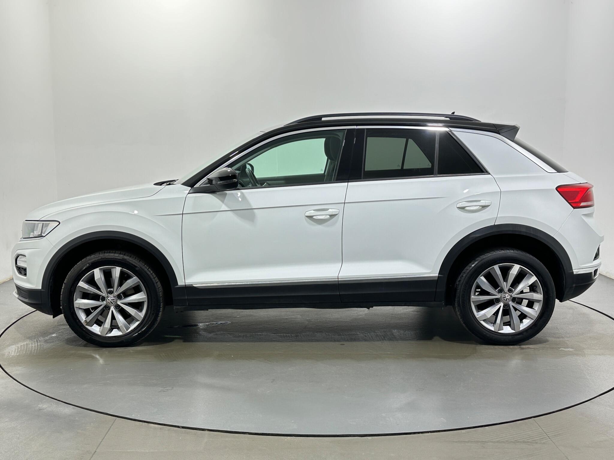 Volkswagen T-Roc view 5