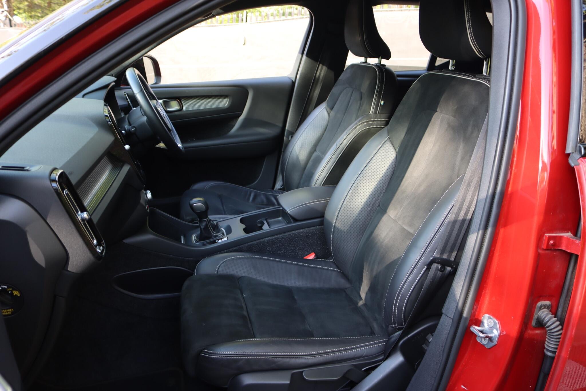 Volvo XC40 view 5