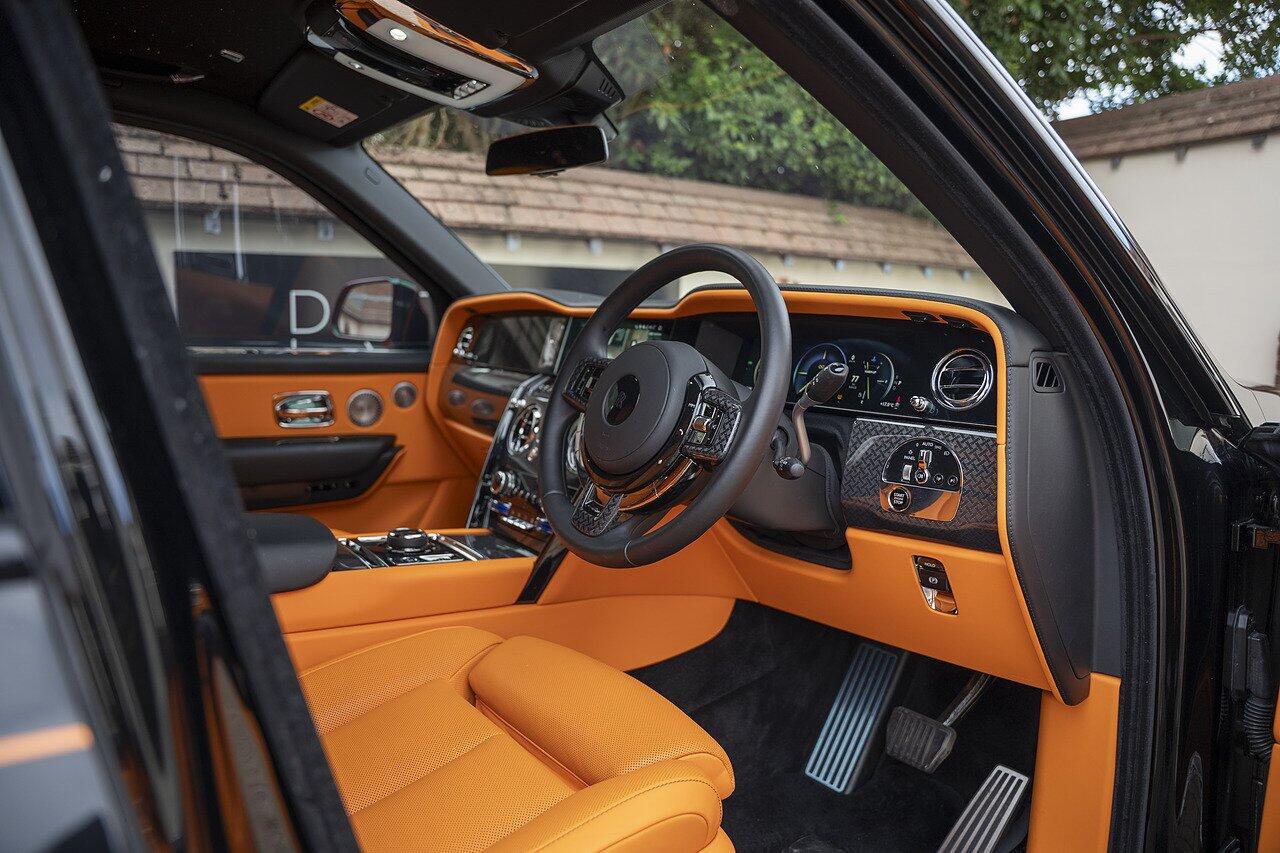 Rolls-Royce Cullinan view 9