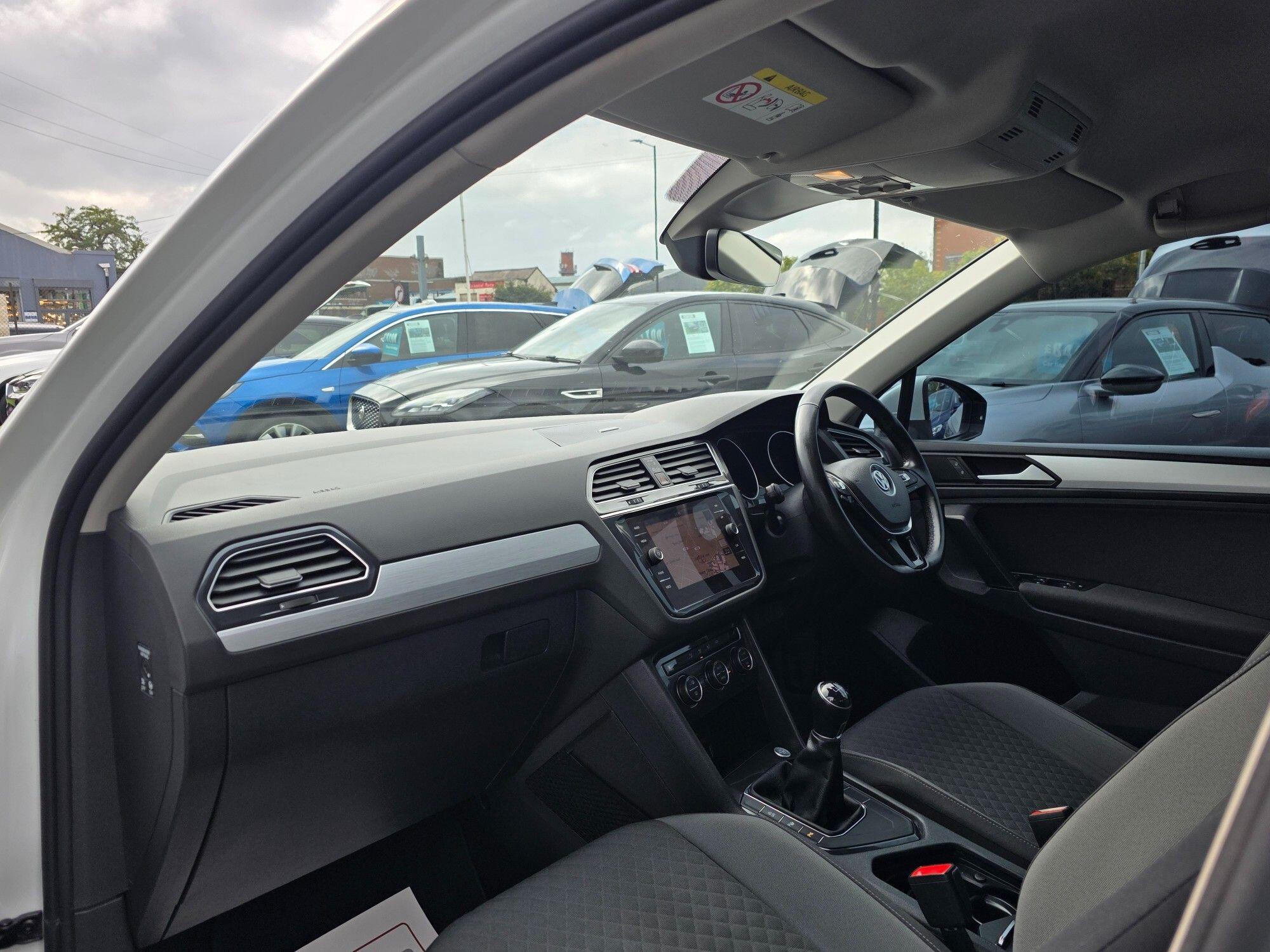 Volkswagen Tiguan view 28