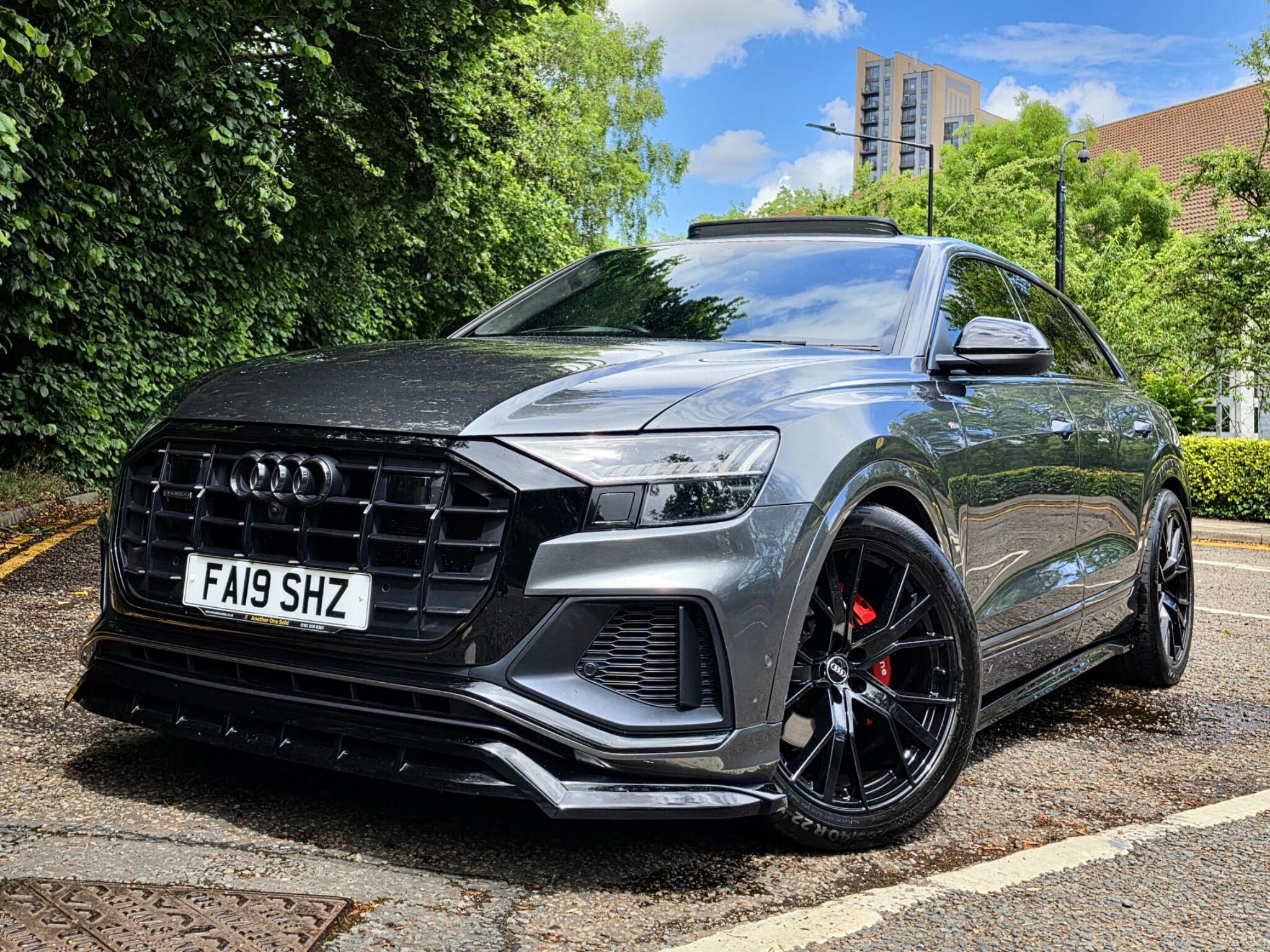 Audi Q8 view 13