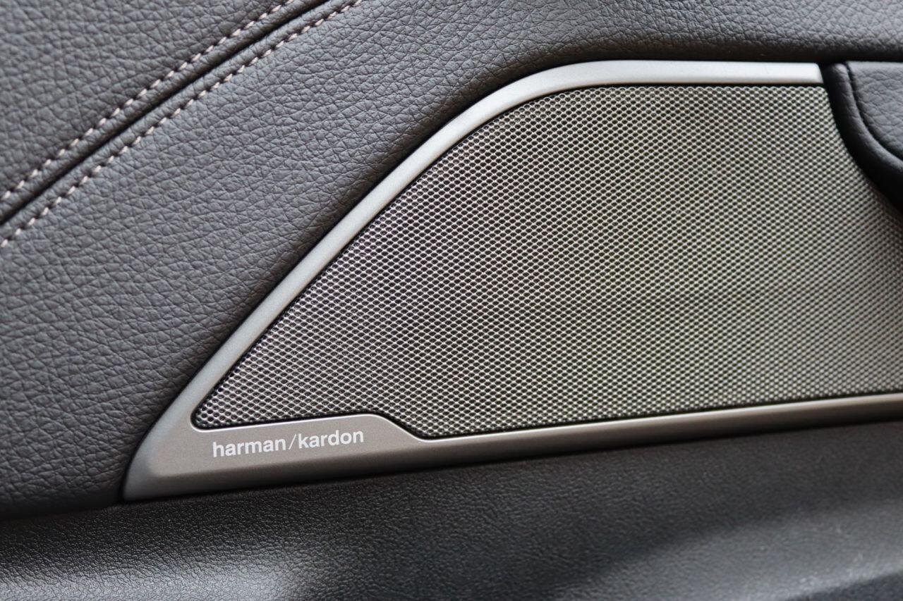 BMW 5 Series view 11