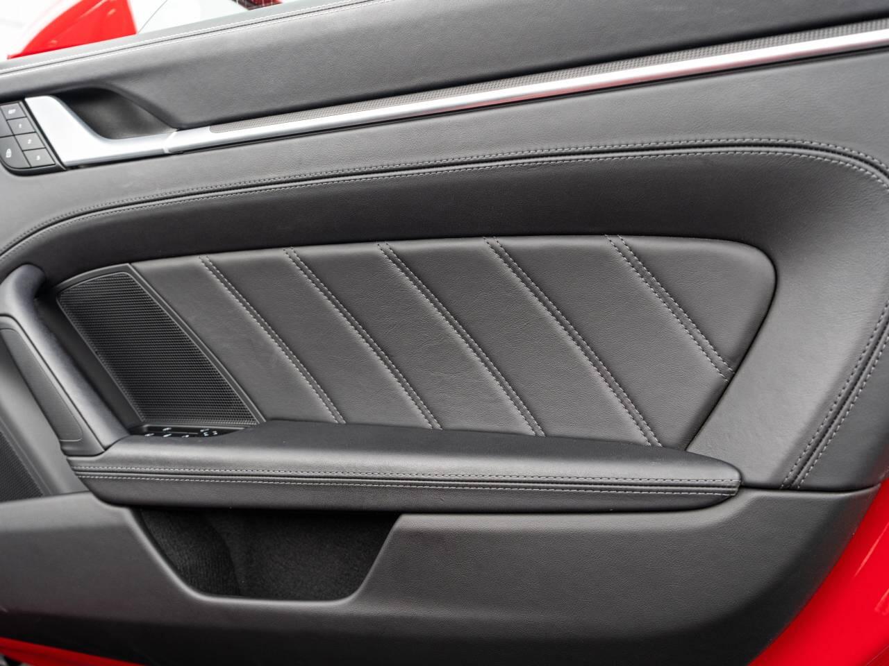 Porsche 911 view 30