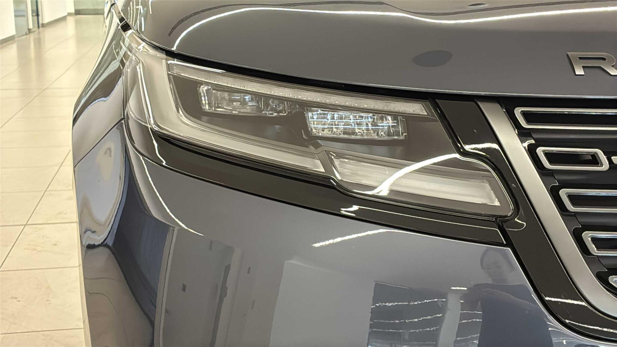Land Rover Range Rover Velar view 17