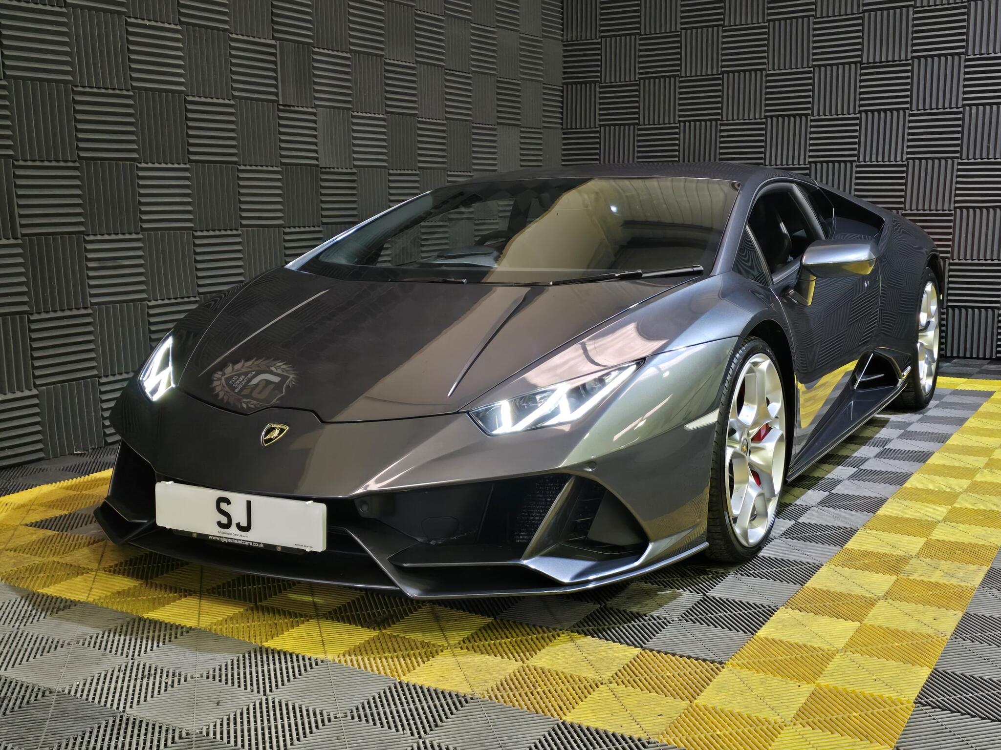 Lamborghini Huracan view 9