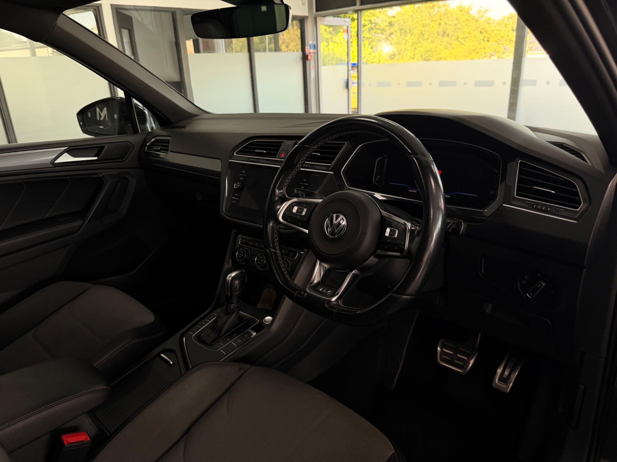 Volkswagen Tiguan view 13