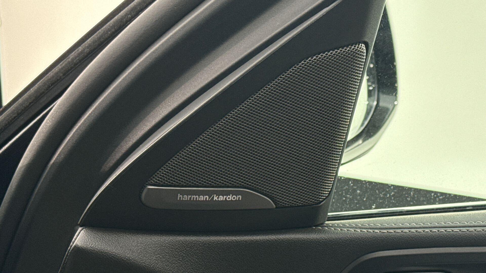 BMW X6 view 21