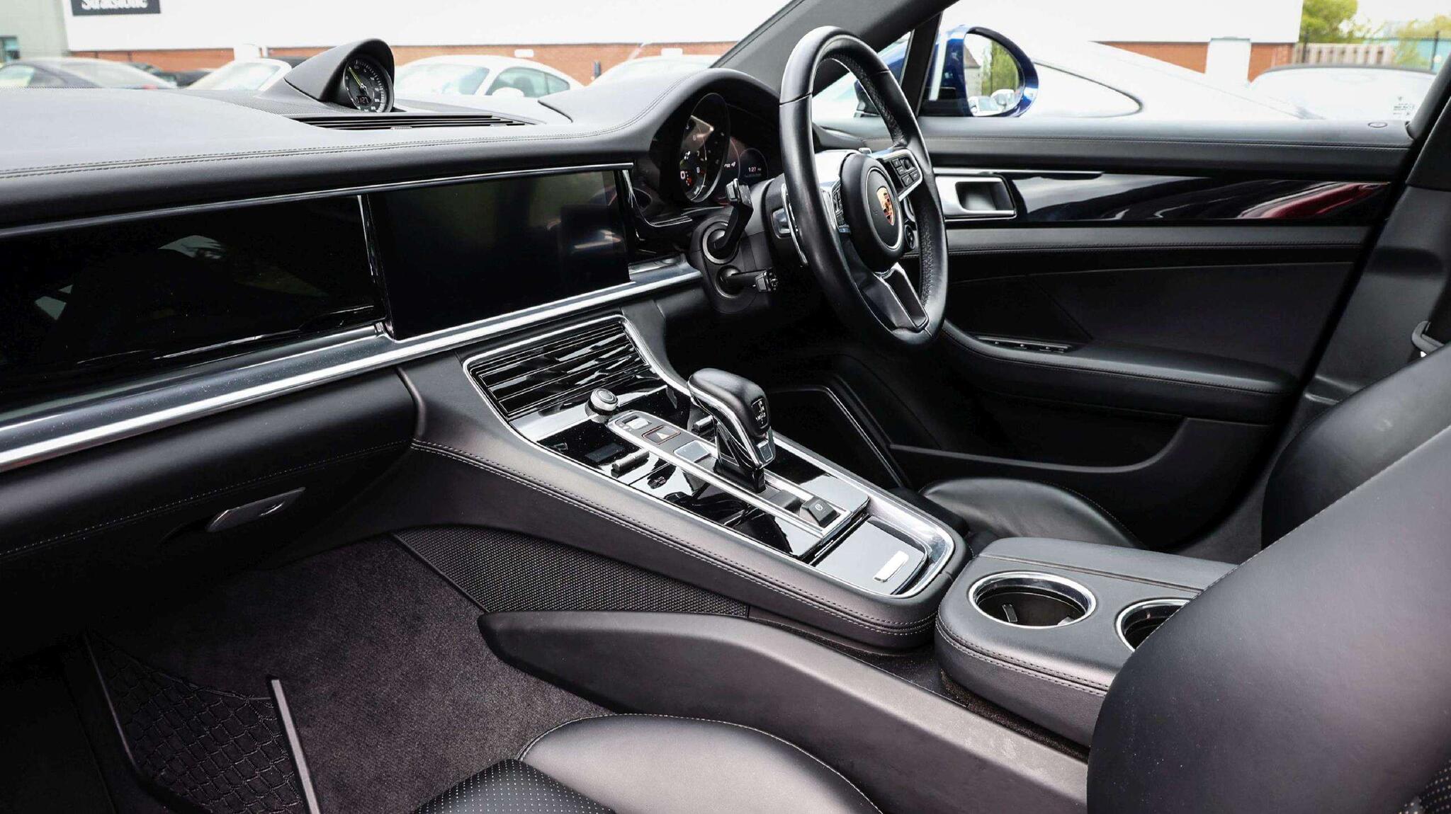 Porsche Panamera view 9