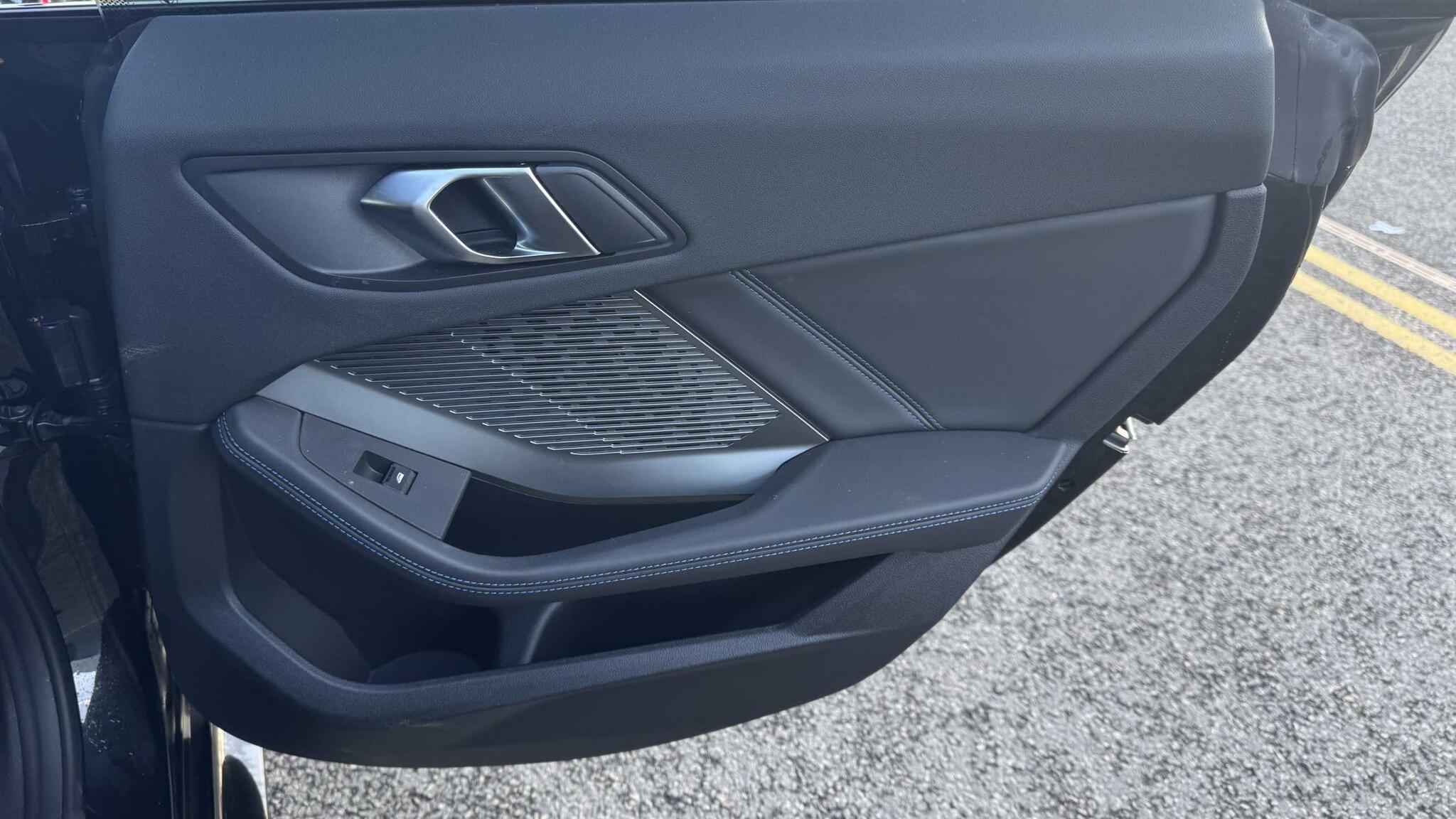 BMW 2 Series view 22