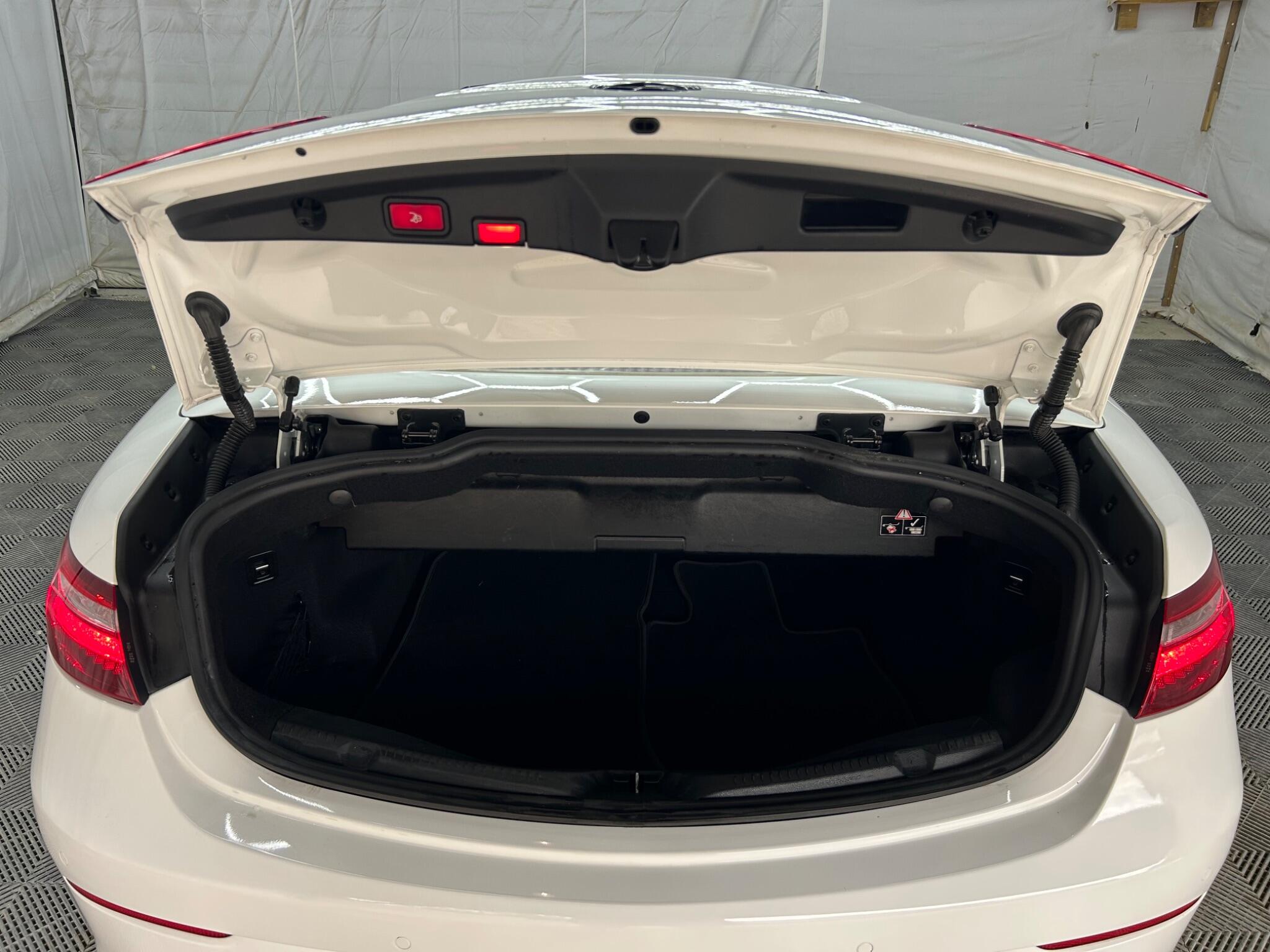Mercedes-Benz E-Class view 42