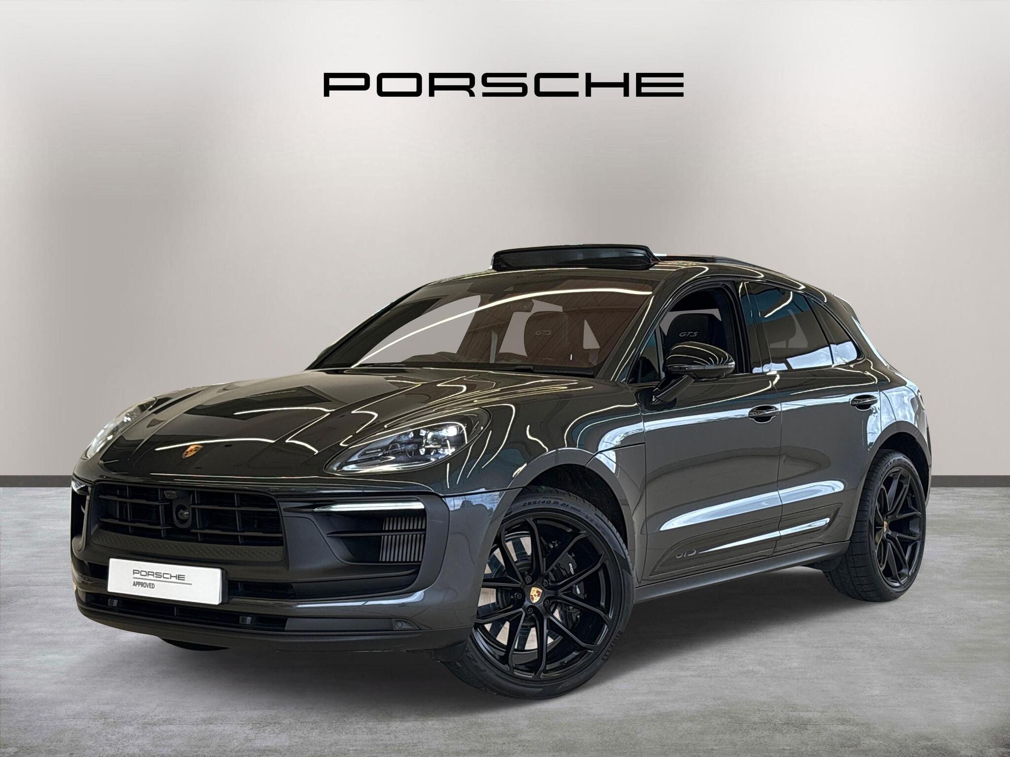 Porsche Macan view 3