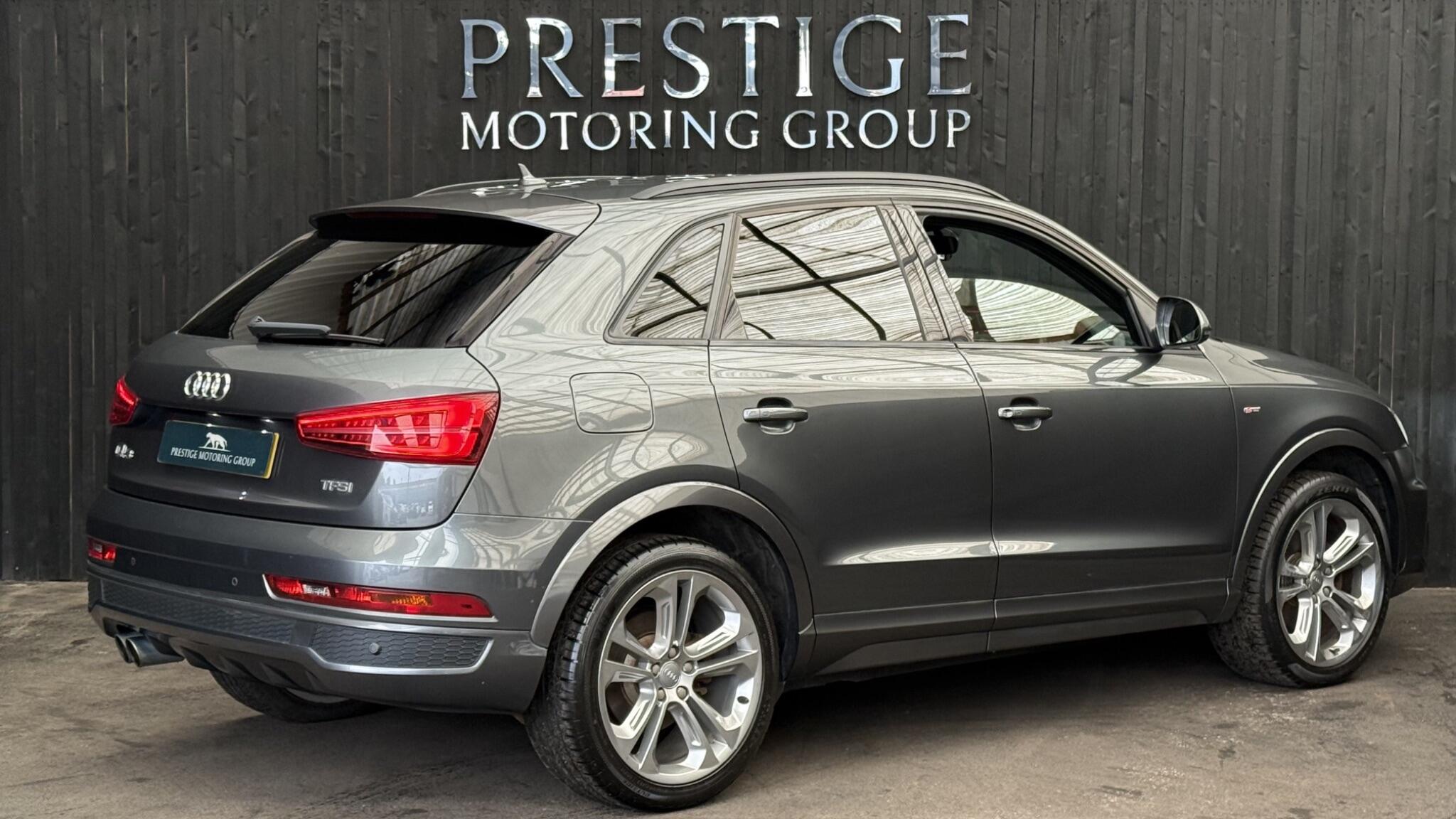 Audi Q3 view 12